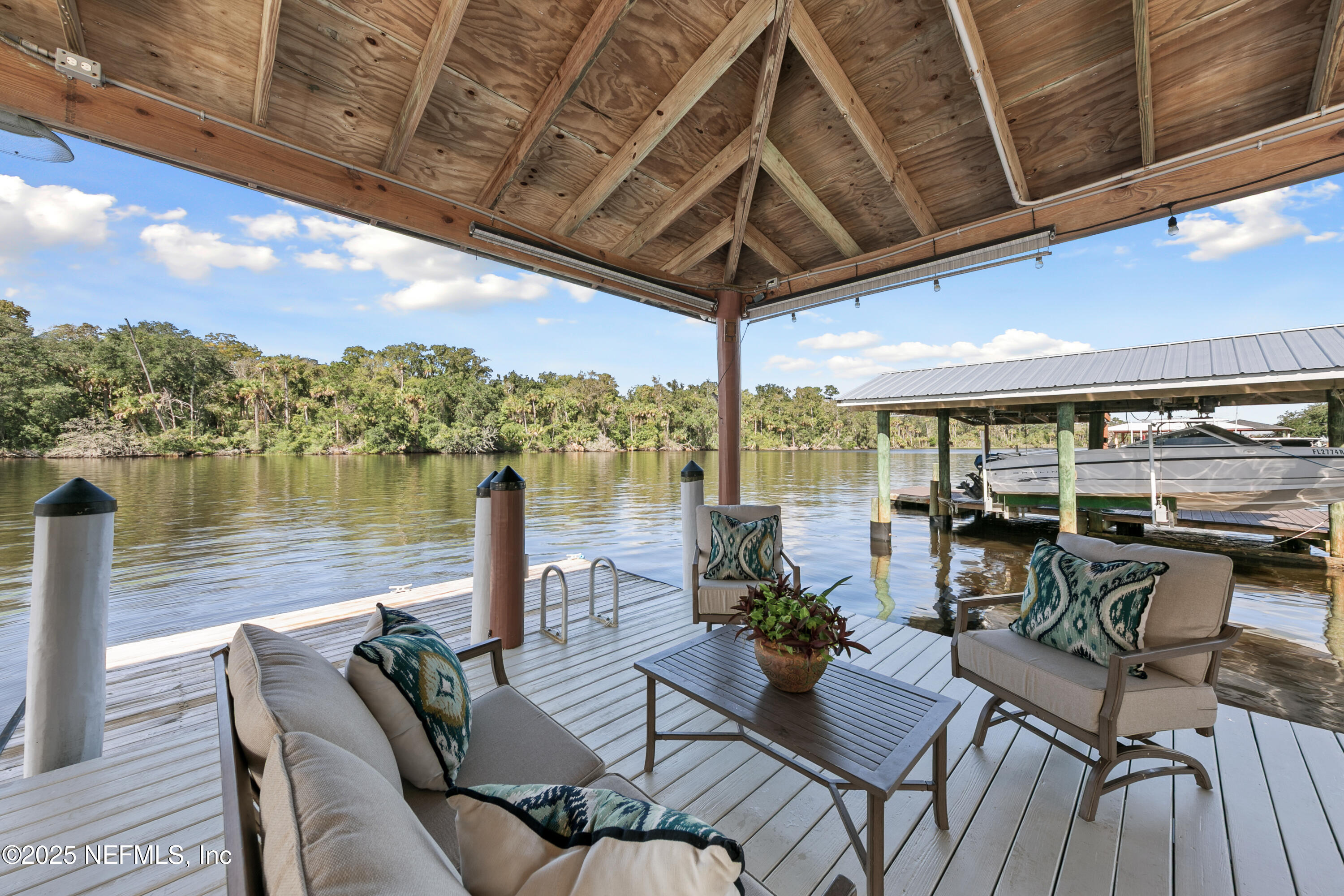 199 S ROSCOE Boulevard