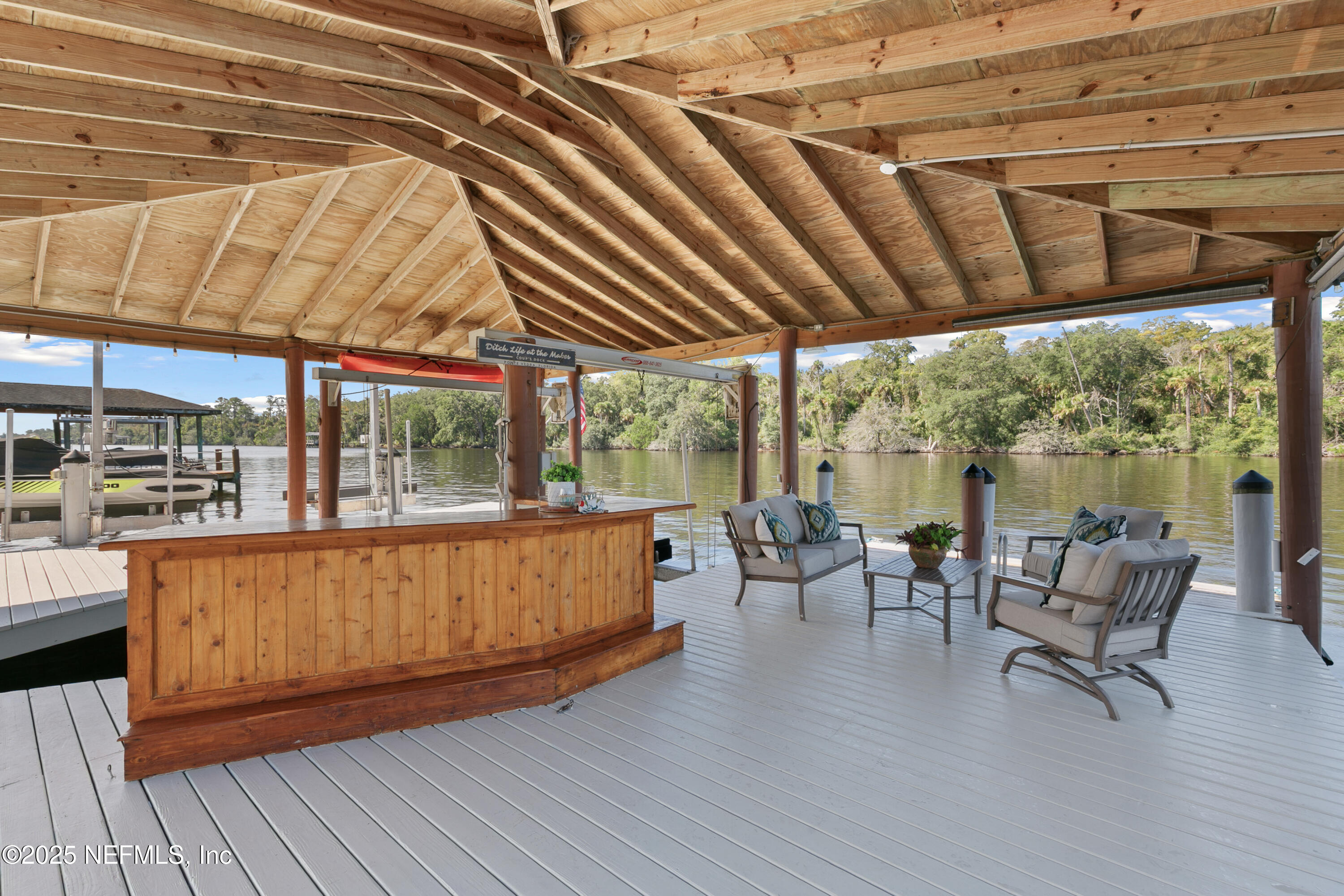 199 S ROSCOE Boulevard