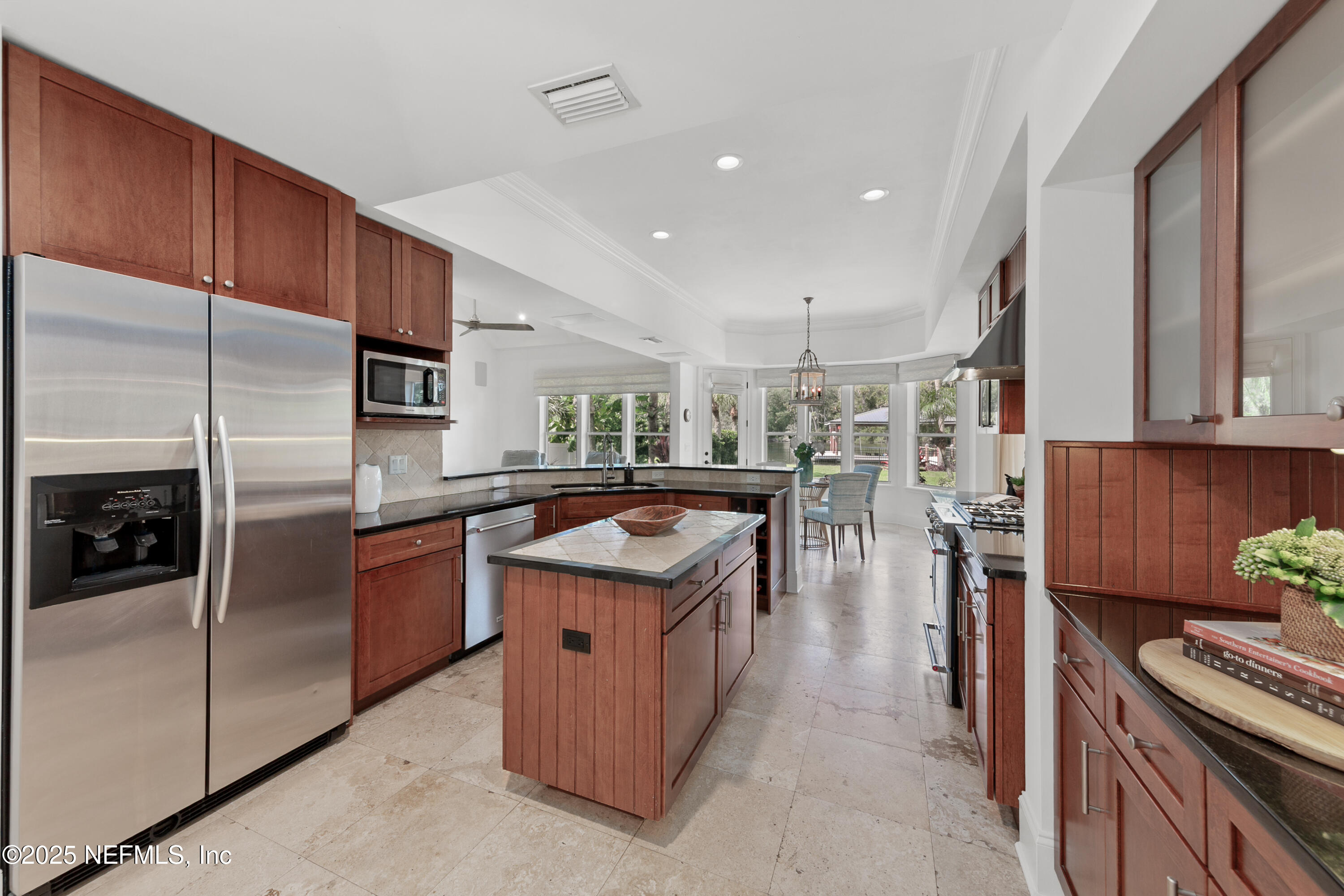 199 S ROSCOE Boulevard