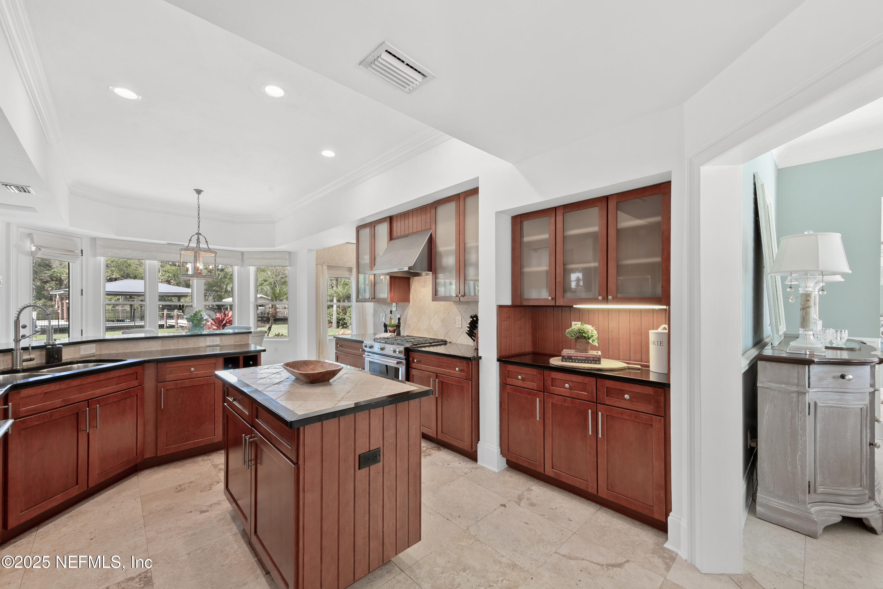 199 S ROSCOE Boulevard