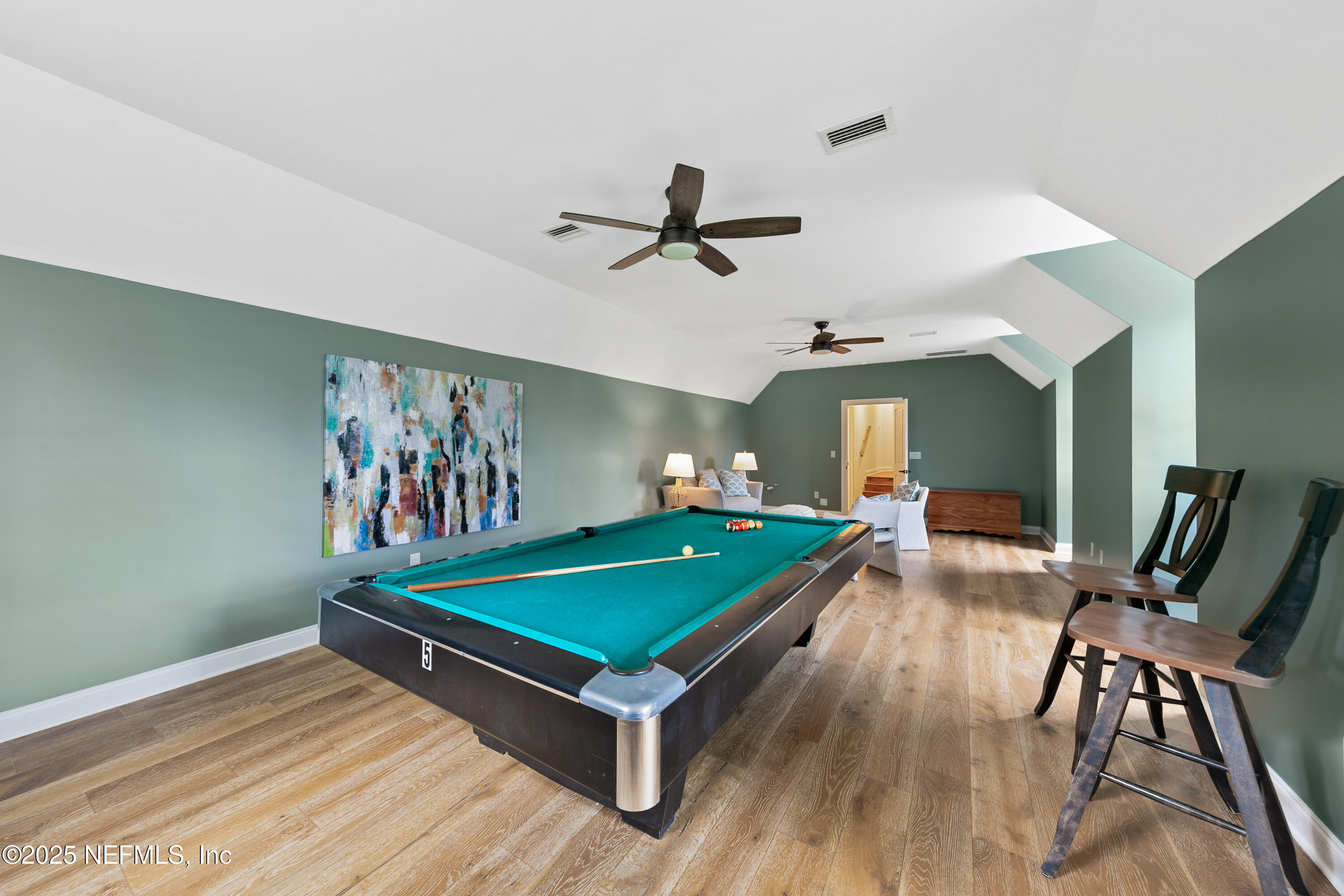 199 S ROSCOE Boulevard