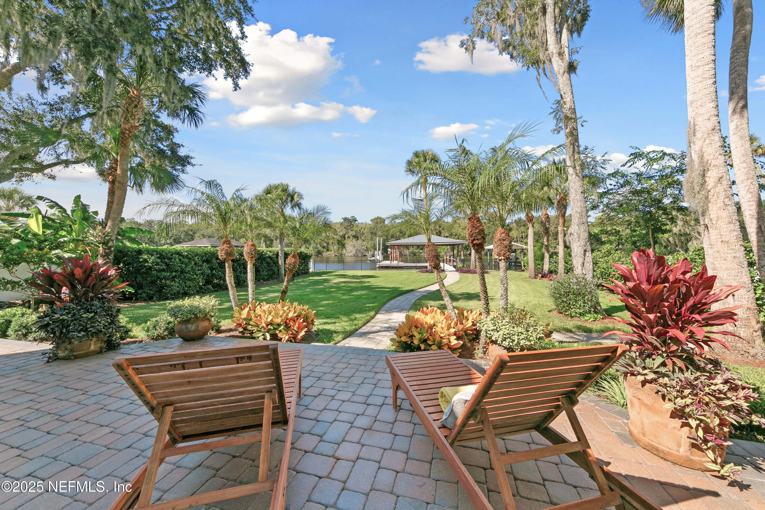 199 S ROSCOE Boulevard