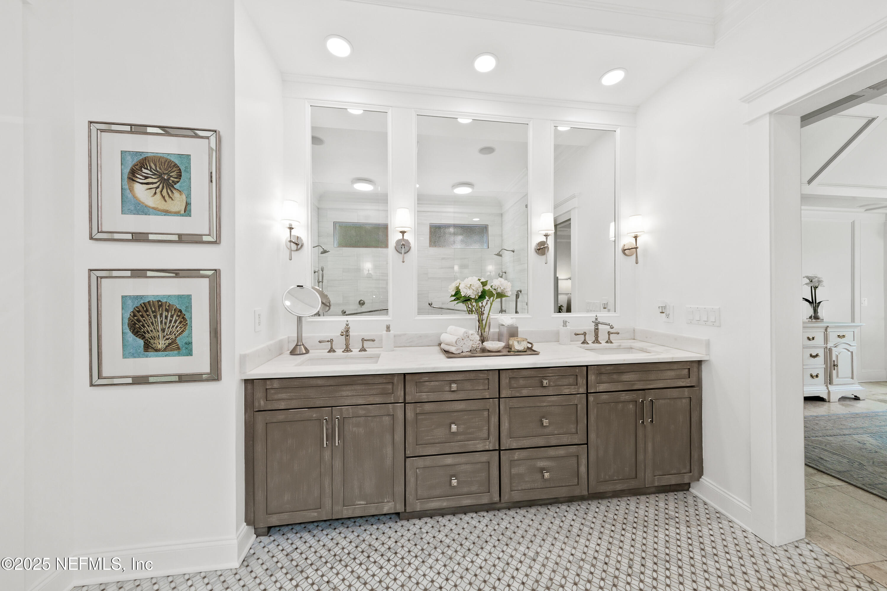 199 S ROSCOE Boulevard