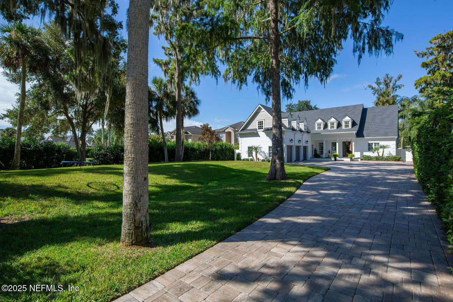 199 S ROSCOE Boulevard