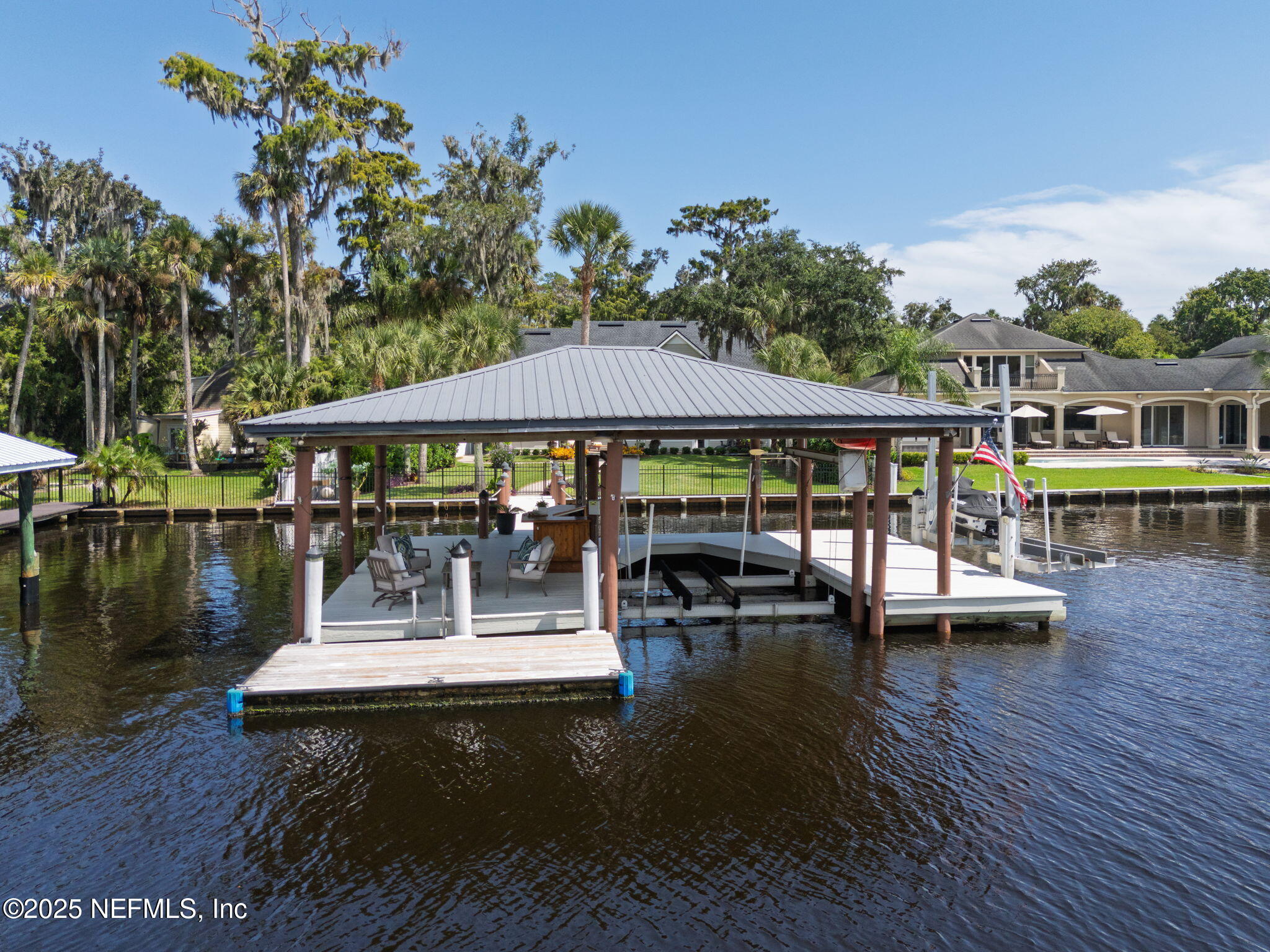 199 S ROSCOE Boulevard