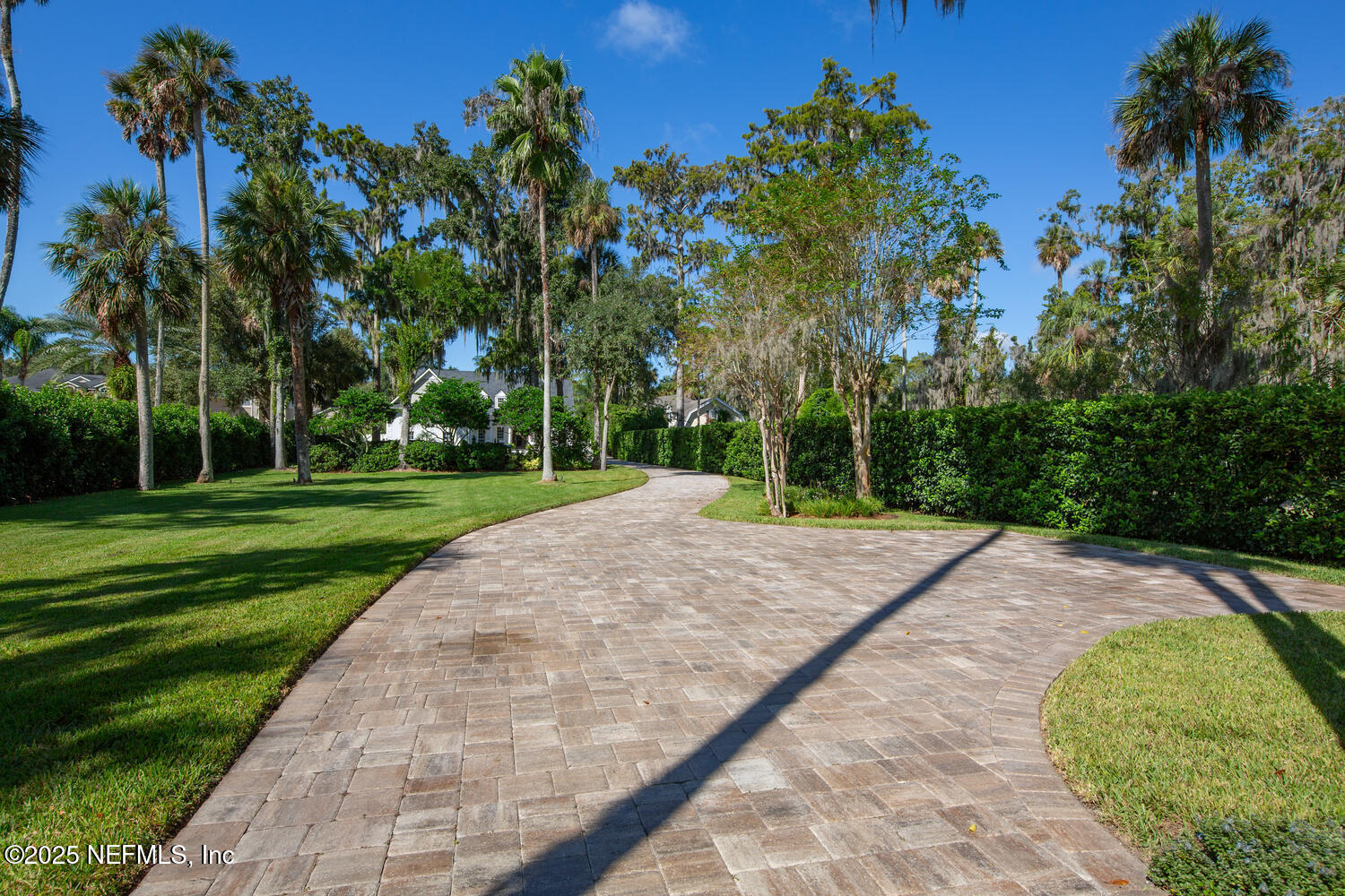 199 S ROSCOE Boulevard