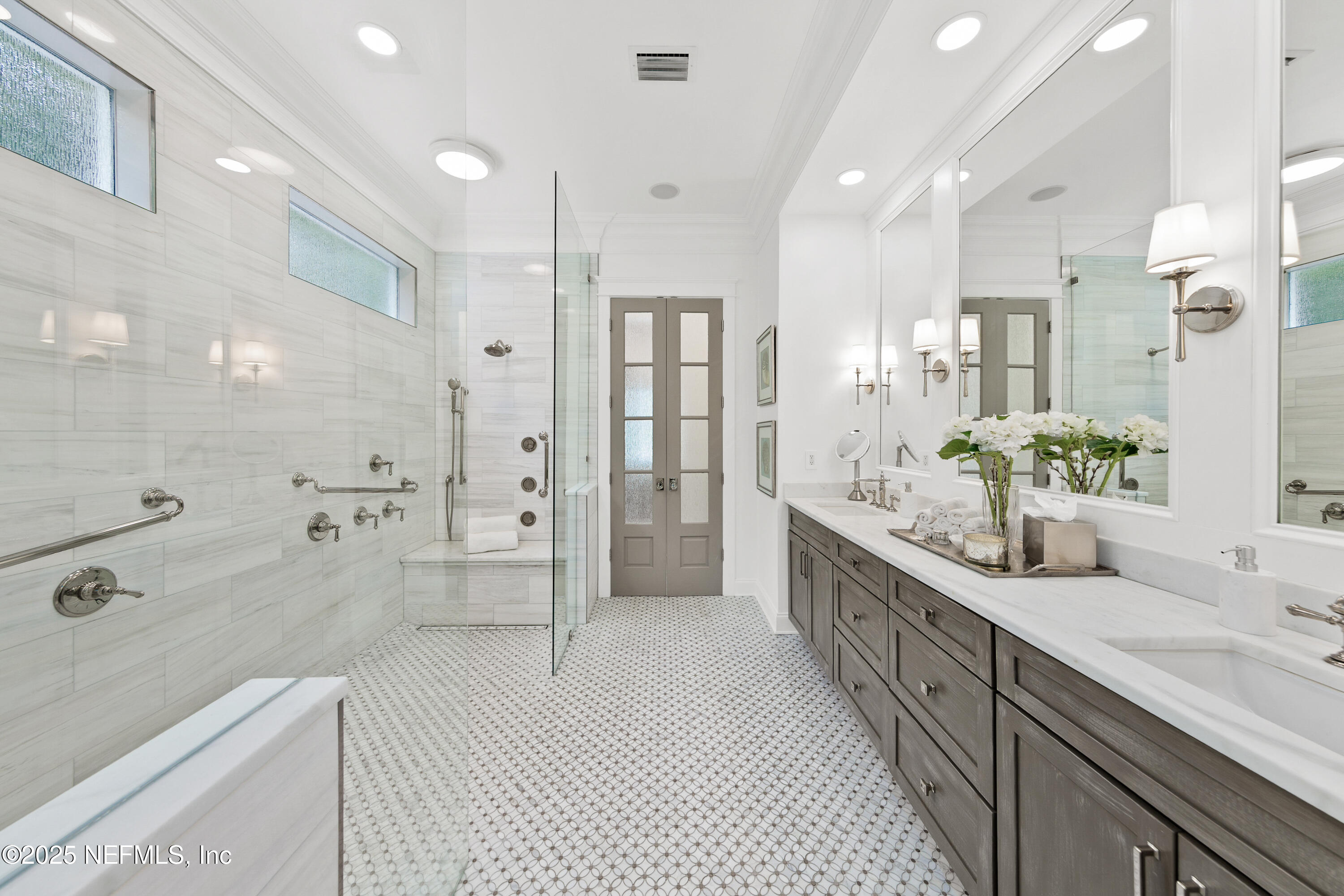 199 S ROSCOE Boulevard