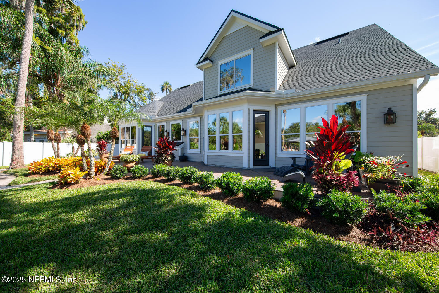 199 S ROSCOE Boulevard