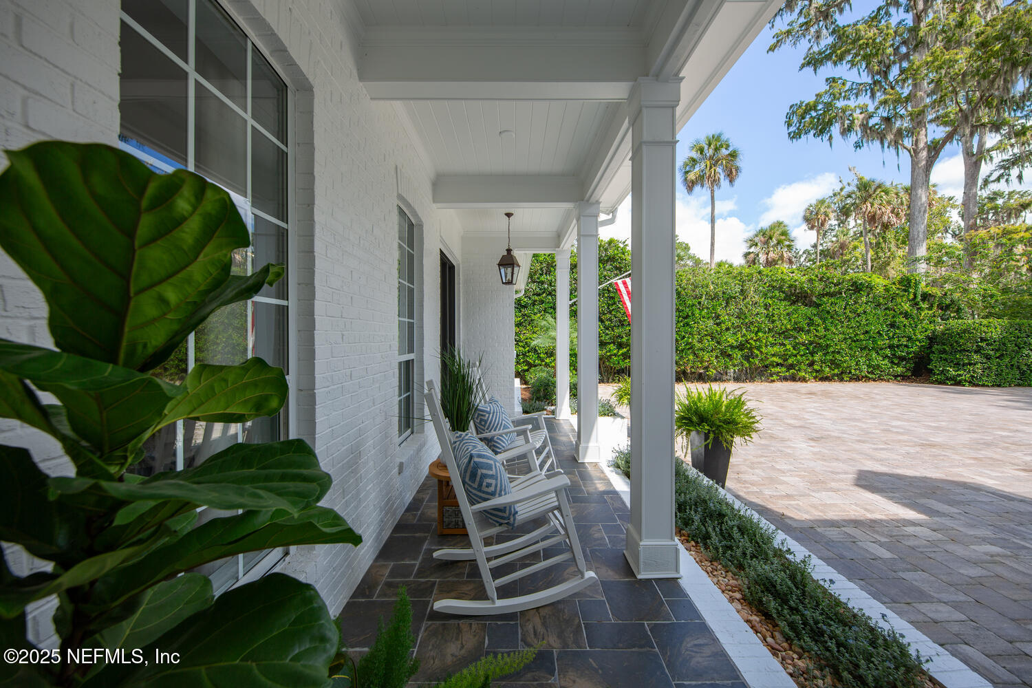 199 S ROSCOE Boulevard