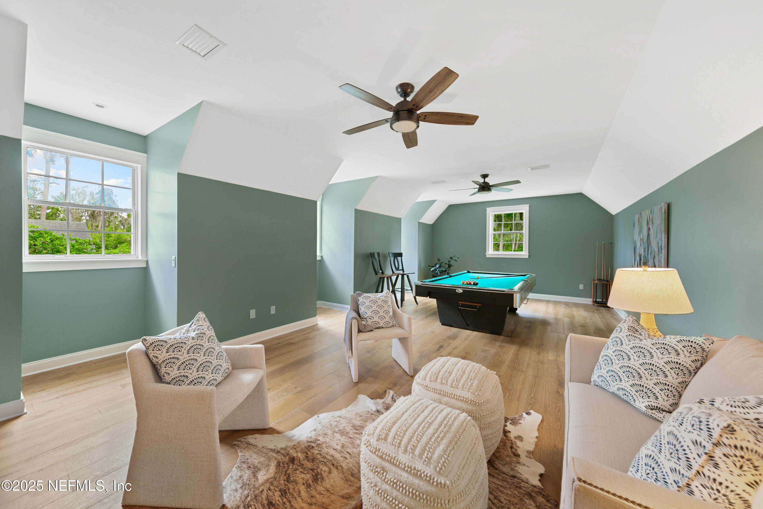 199 S ROSCOE Boulevard