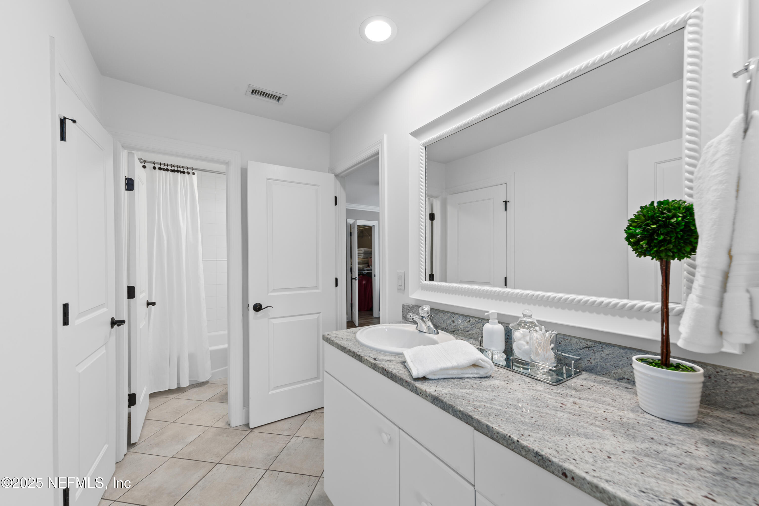 199 S ROSCOE Boulevard