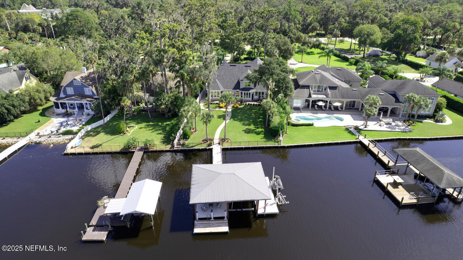 199 S ROSCOE Boulevard