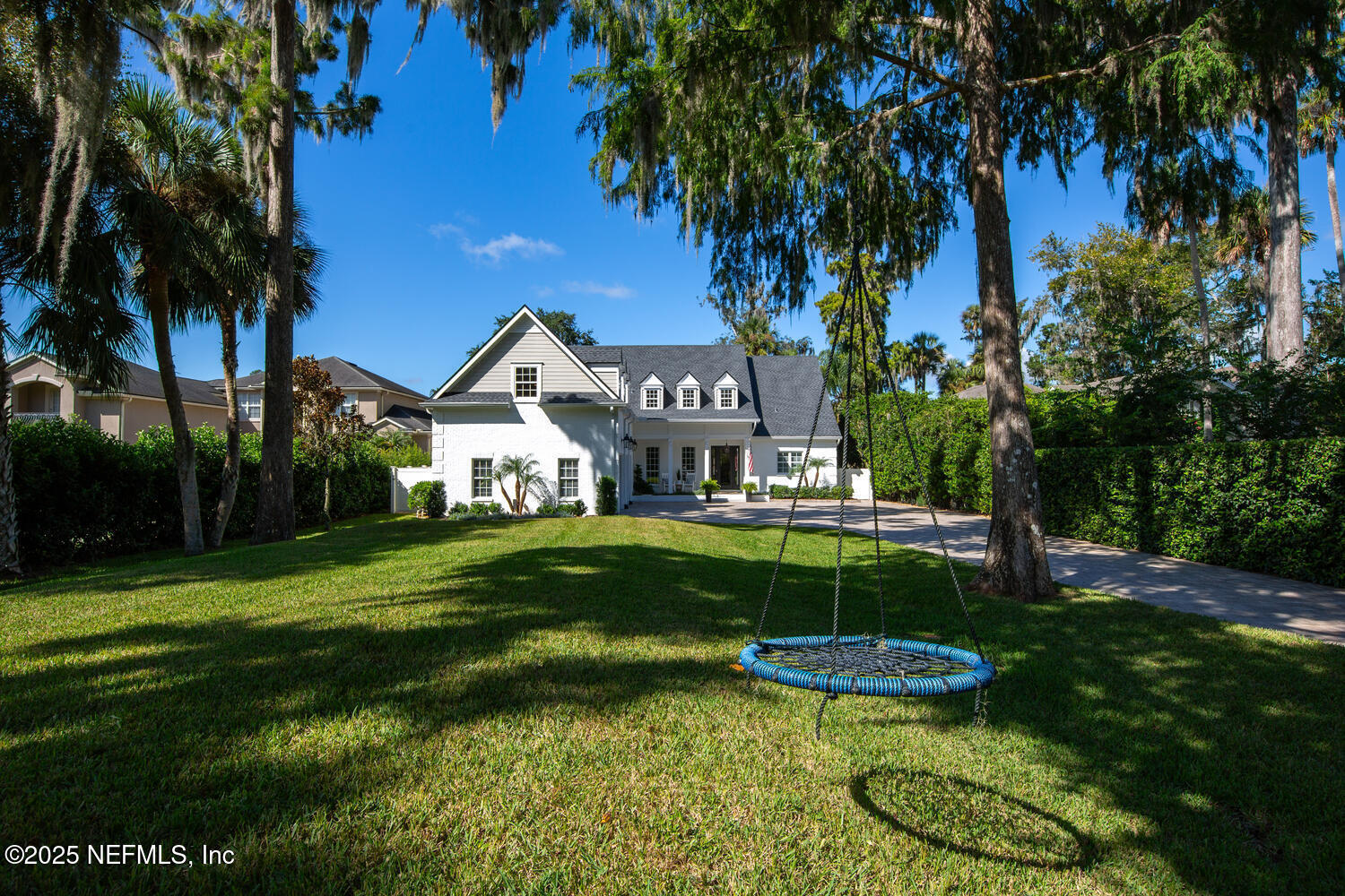 199 S ROSCOE Boulevard