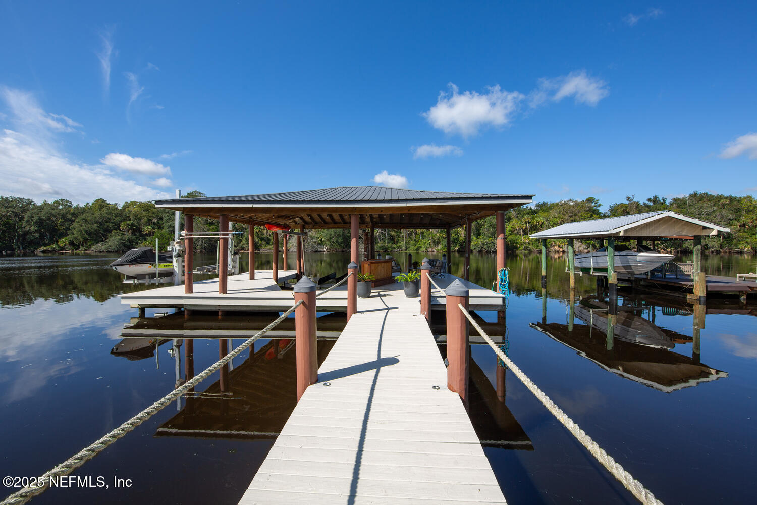 199 S ROSCOE Boulevard