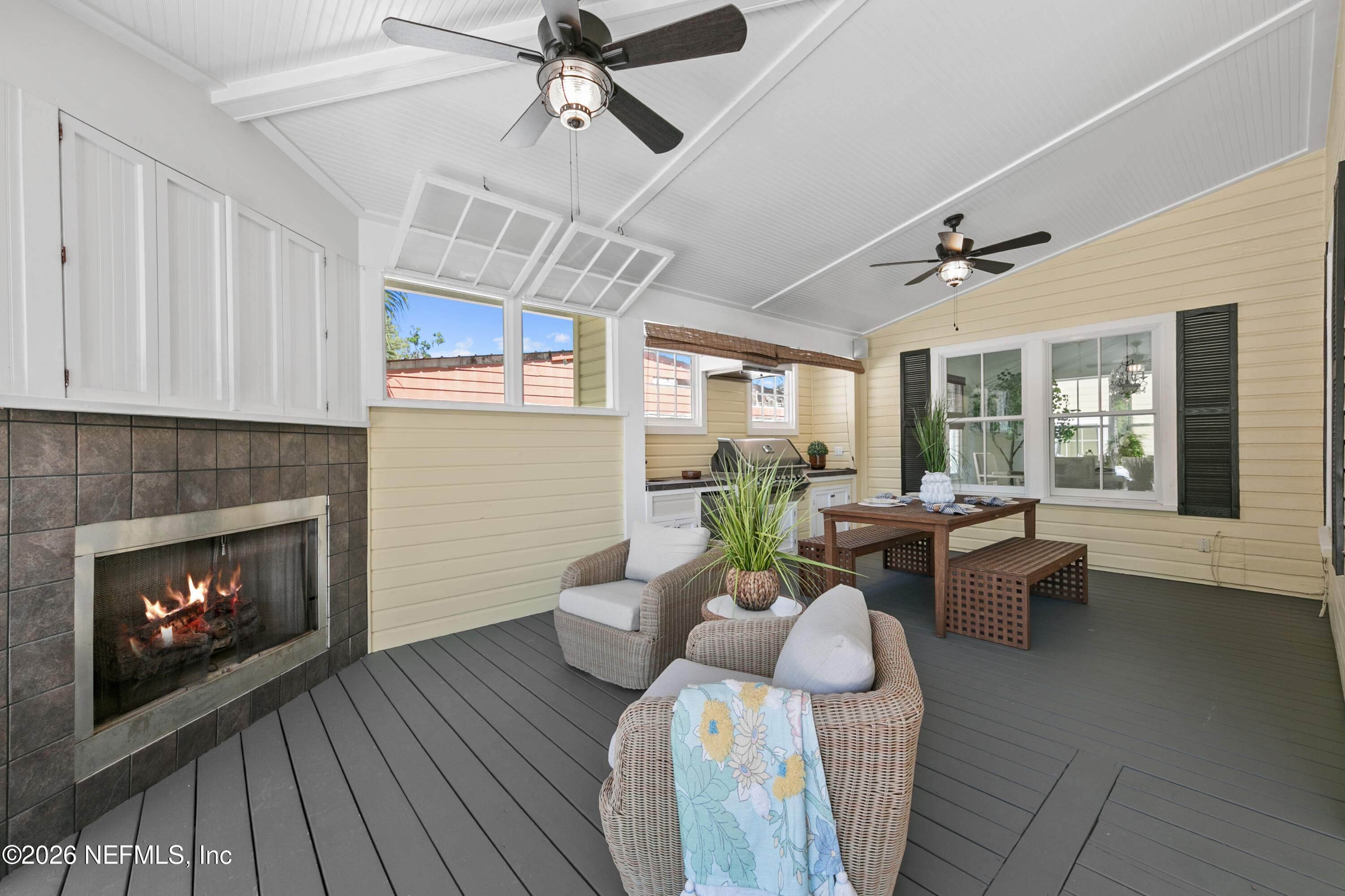 195 S ROSCOE Boulevard