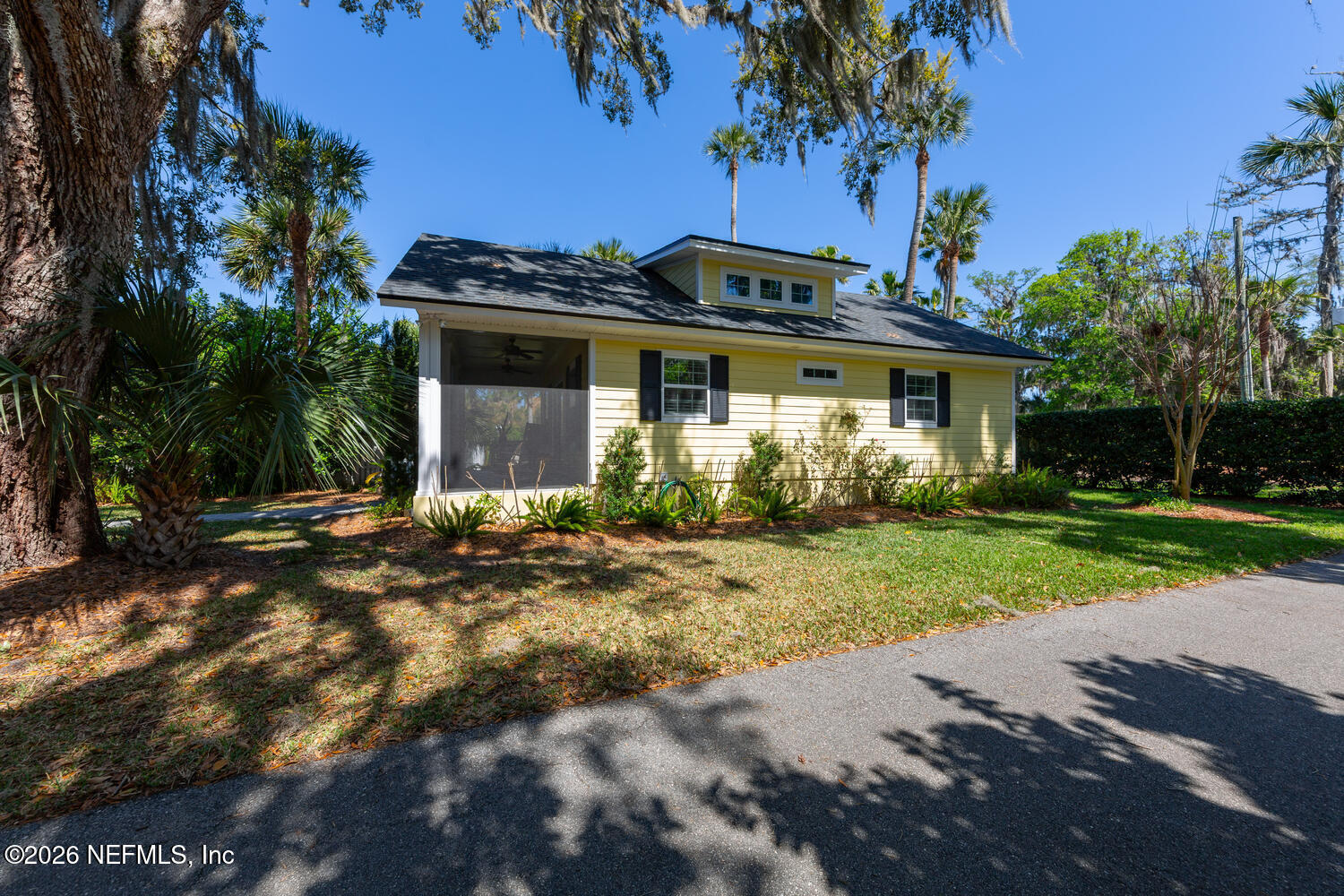 195 S ROSCOE Boulevard