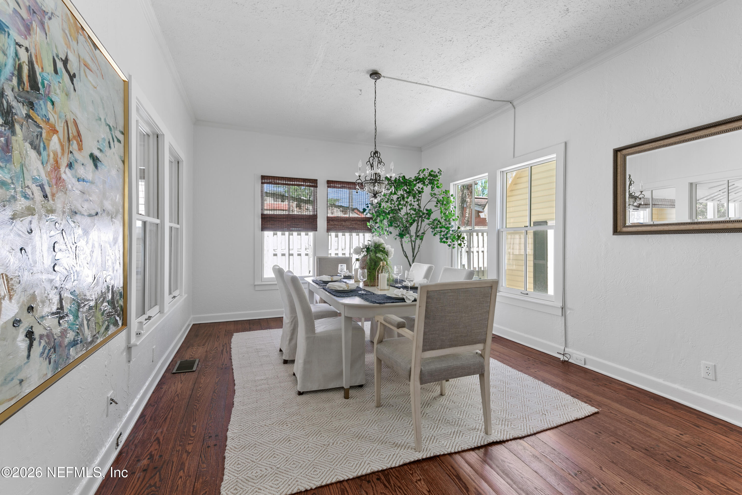 195 S ROSCOE Boulevard