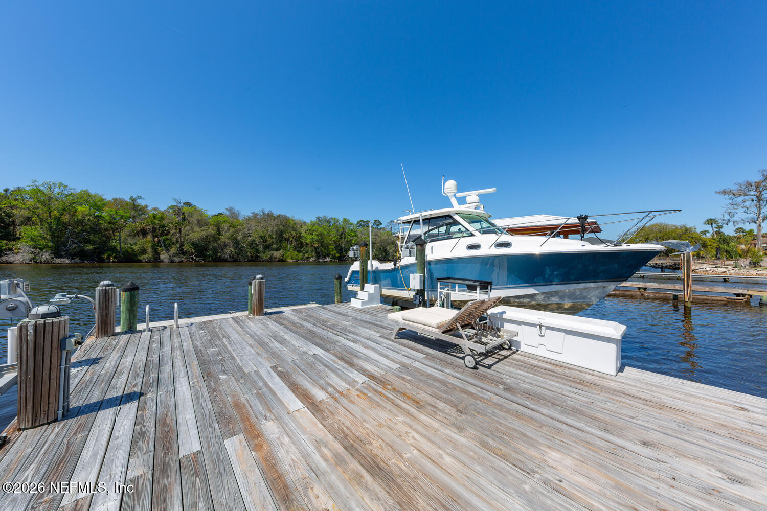 195 S ROSCOE Boulevard