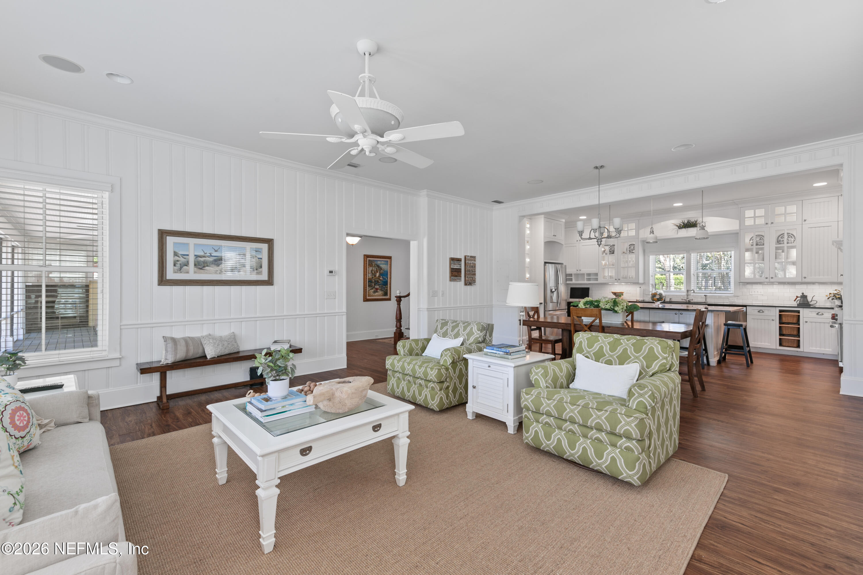 195 S ROSCOE Boulevard