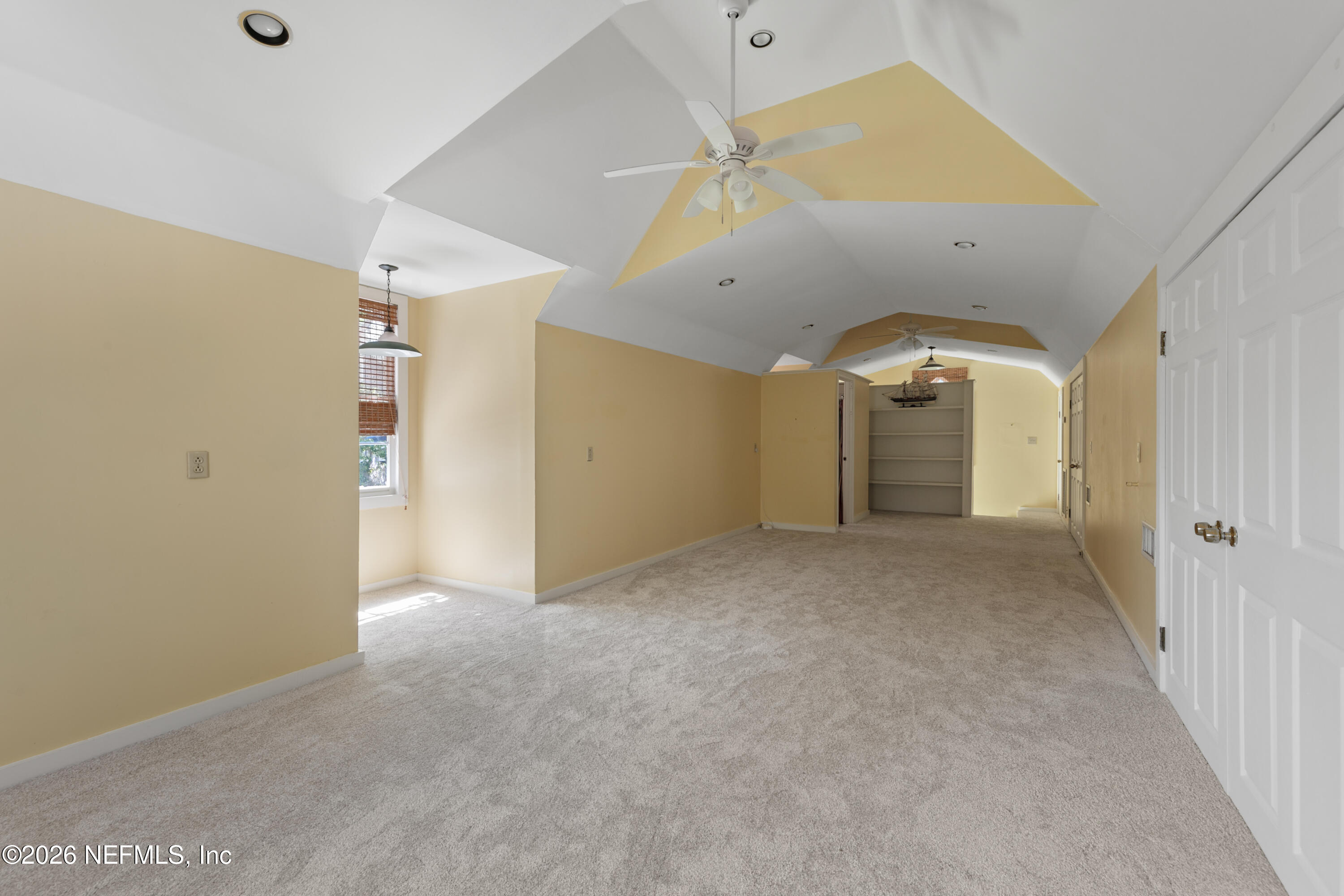 195 S ROSCOE Boulevard