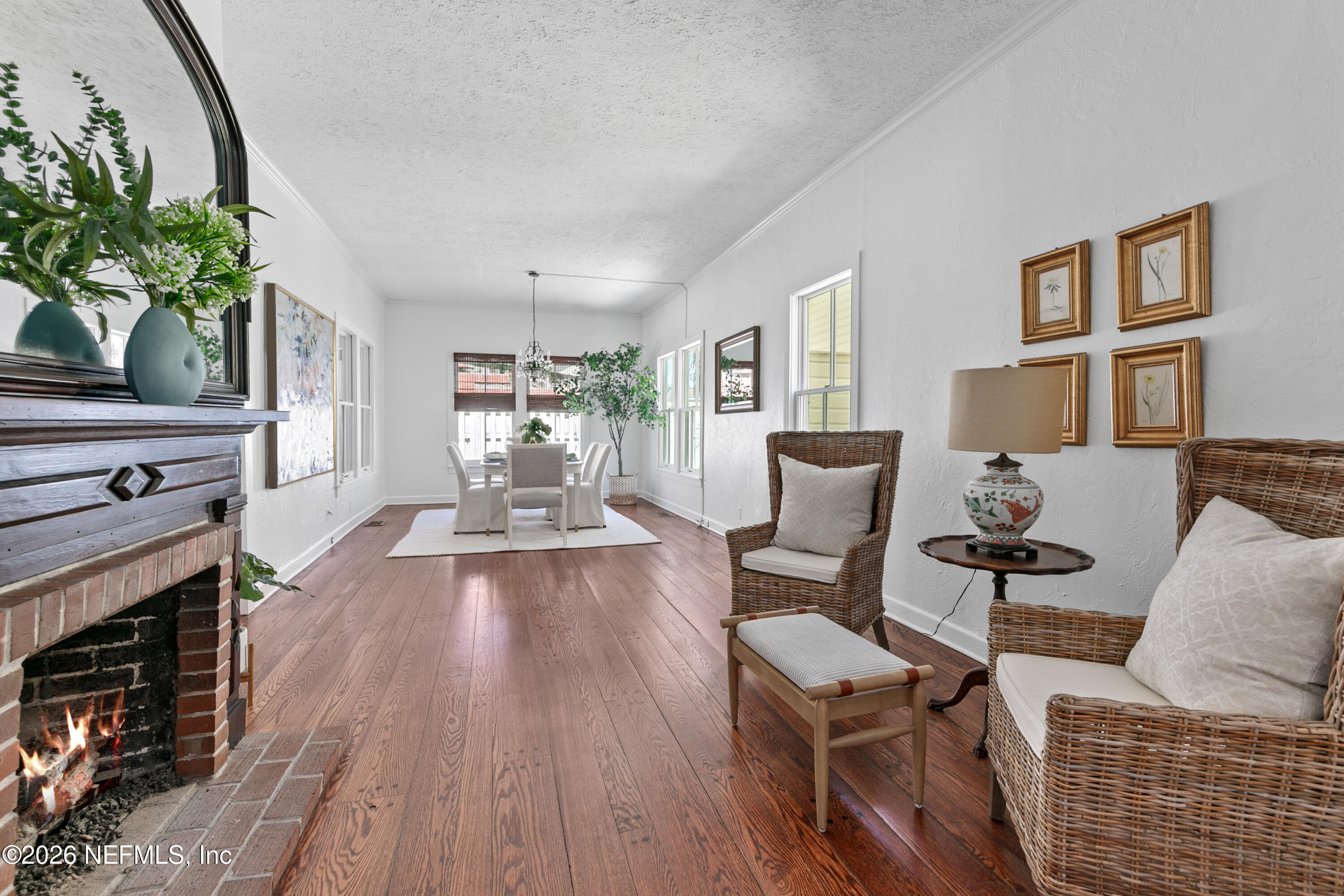 195 S ROSCOE Boulevard