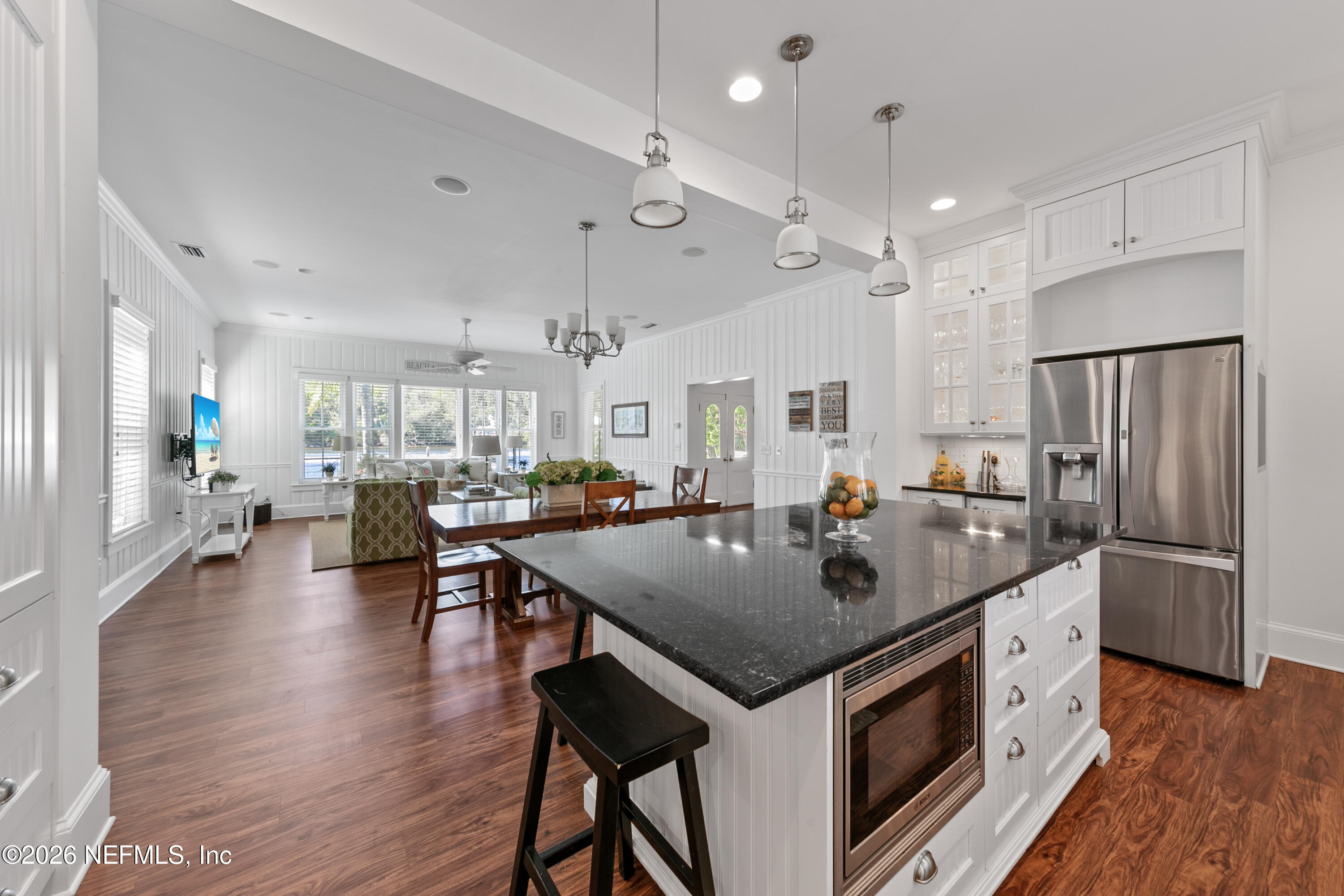 195 S ROSCOE Boulevard