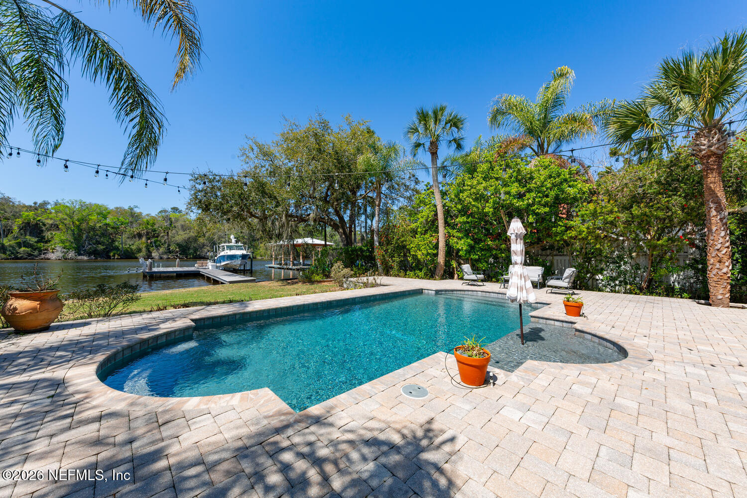 195 S ROSCOE Boulevard