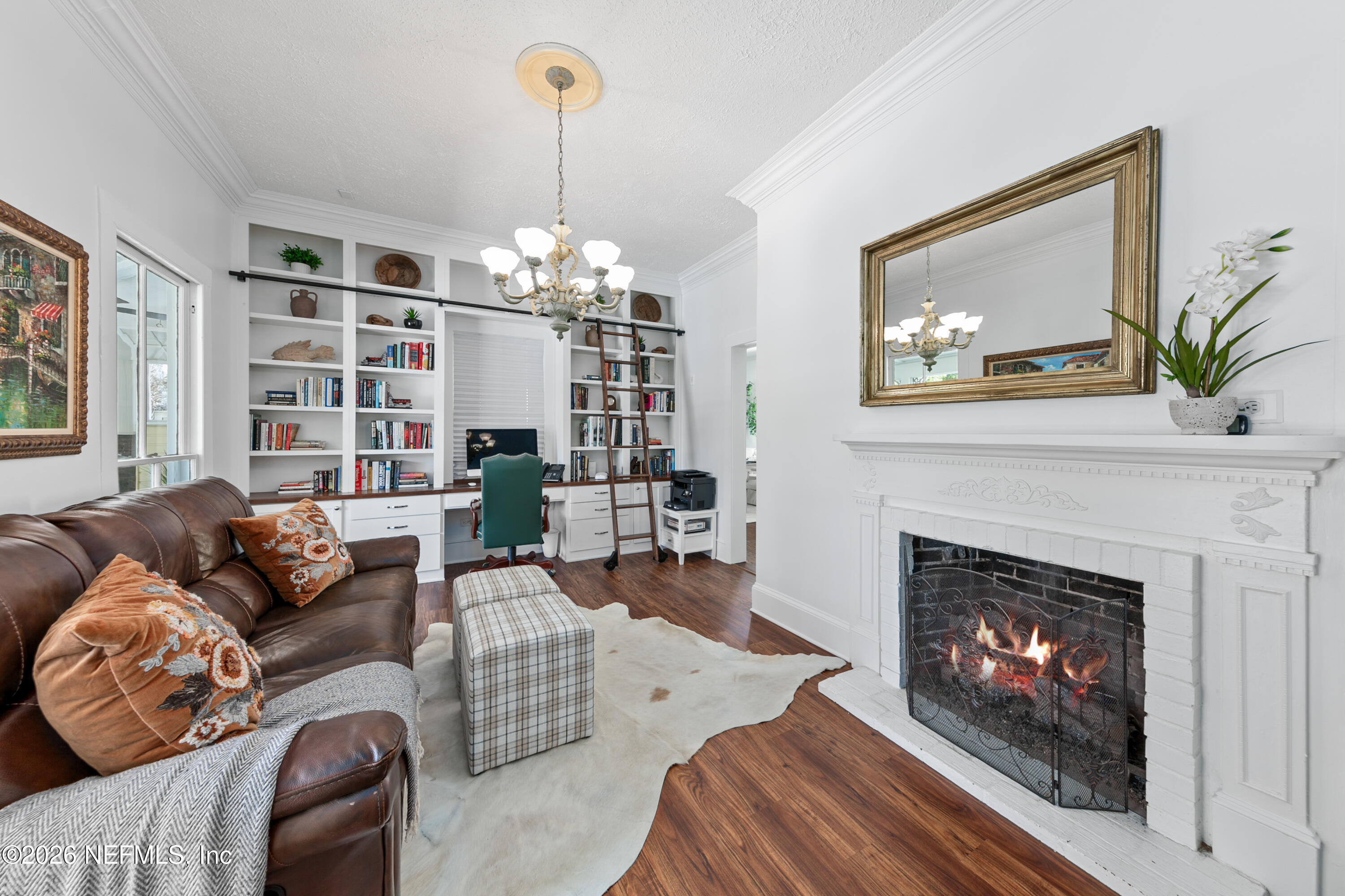 195 S ROSCOE Boulevard