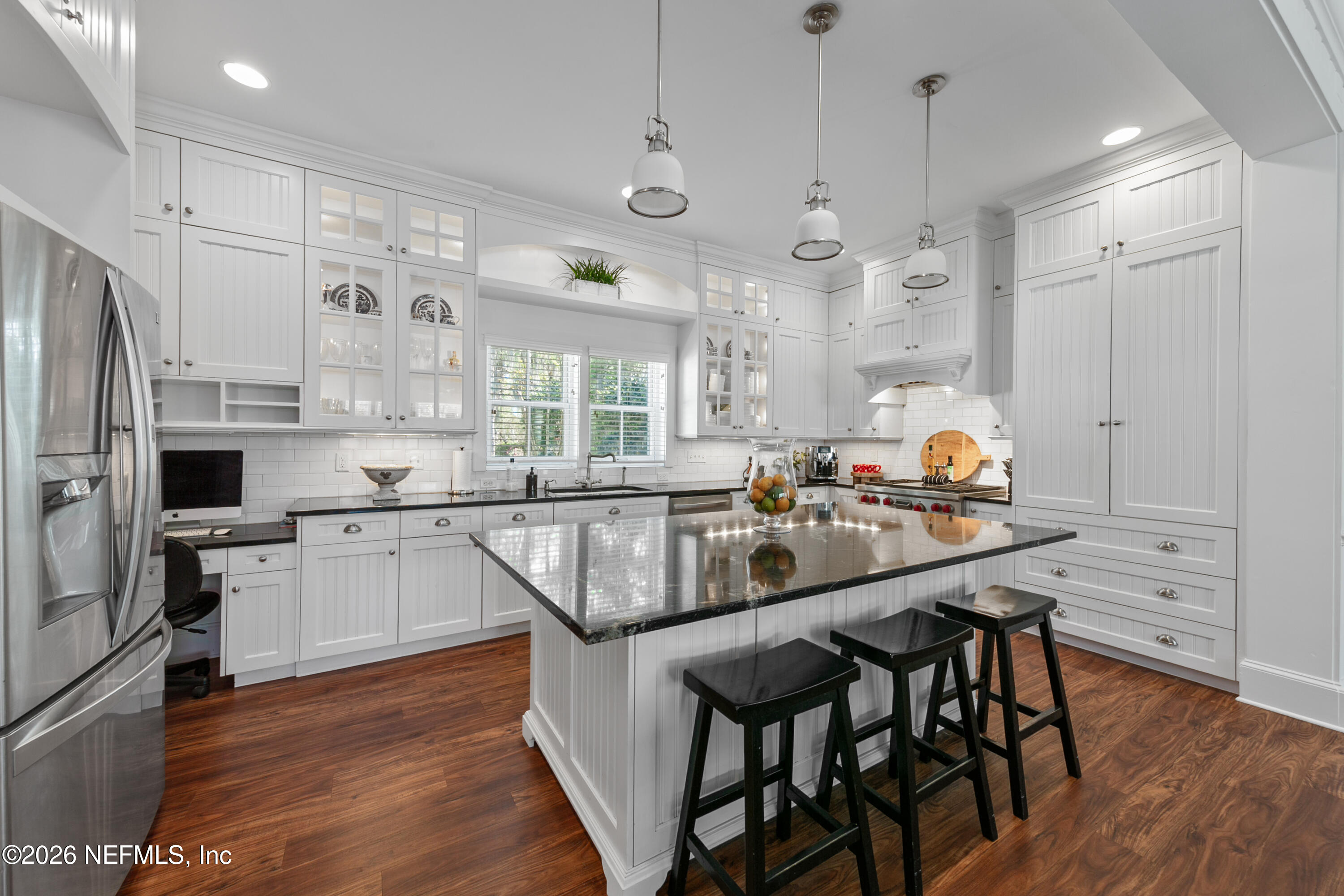 195 S ROSCOE Boulevard