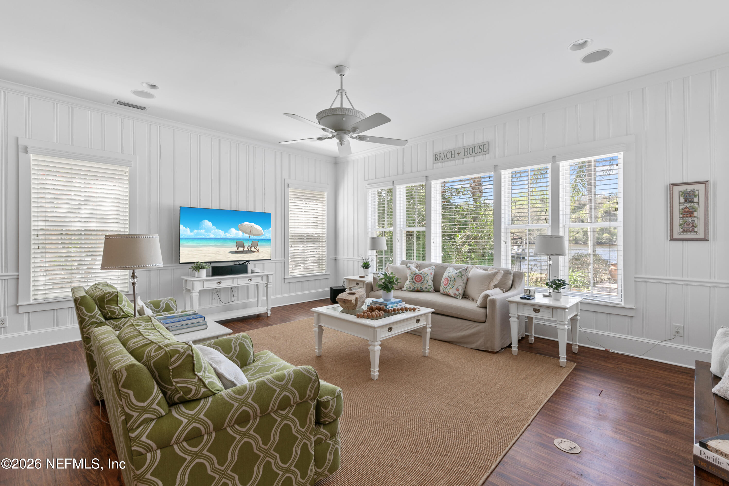 195 S ROSCOE Boulevard