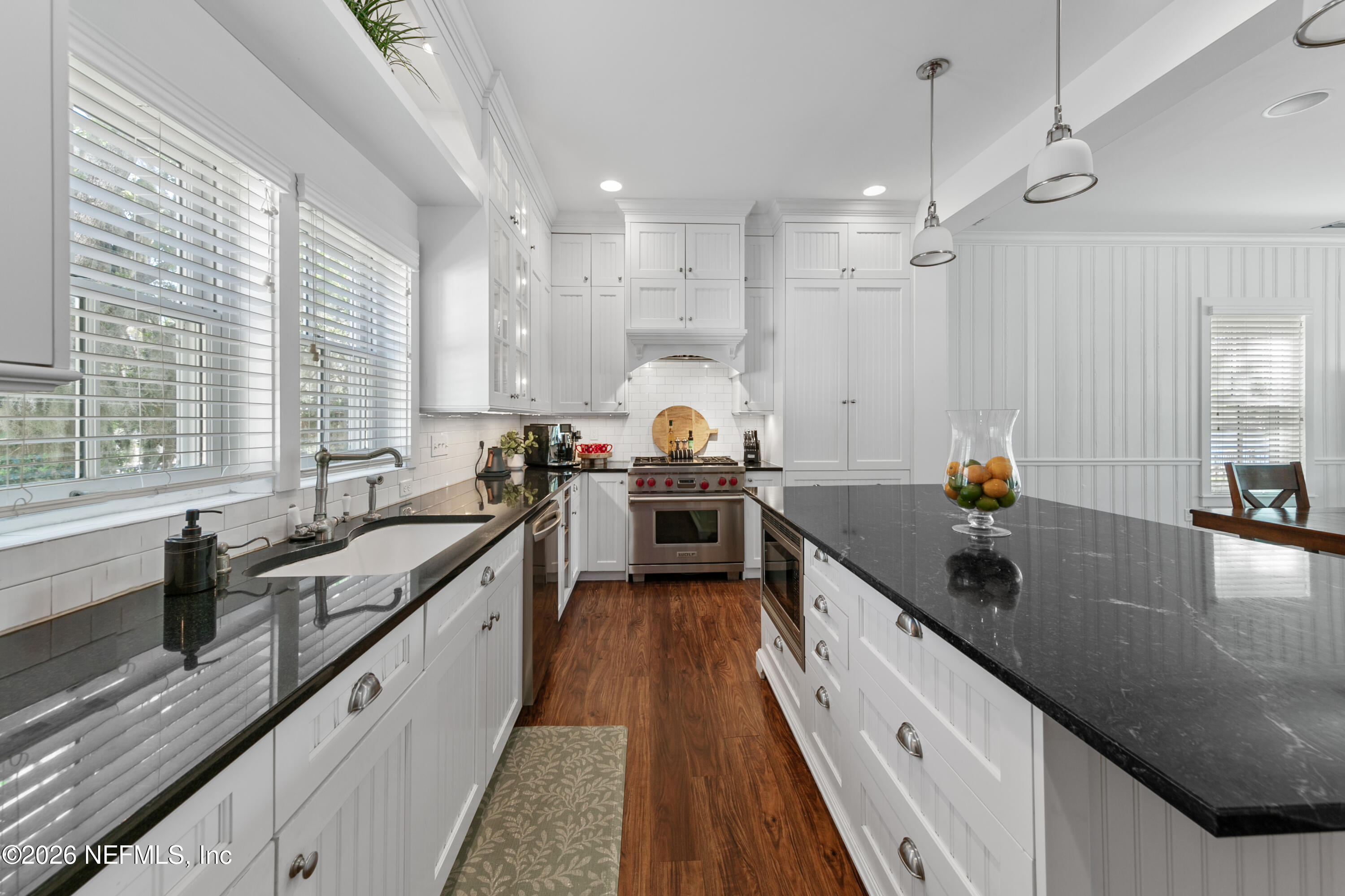 195 S ROSCOE Boulevard