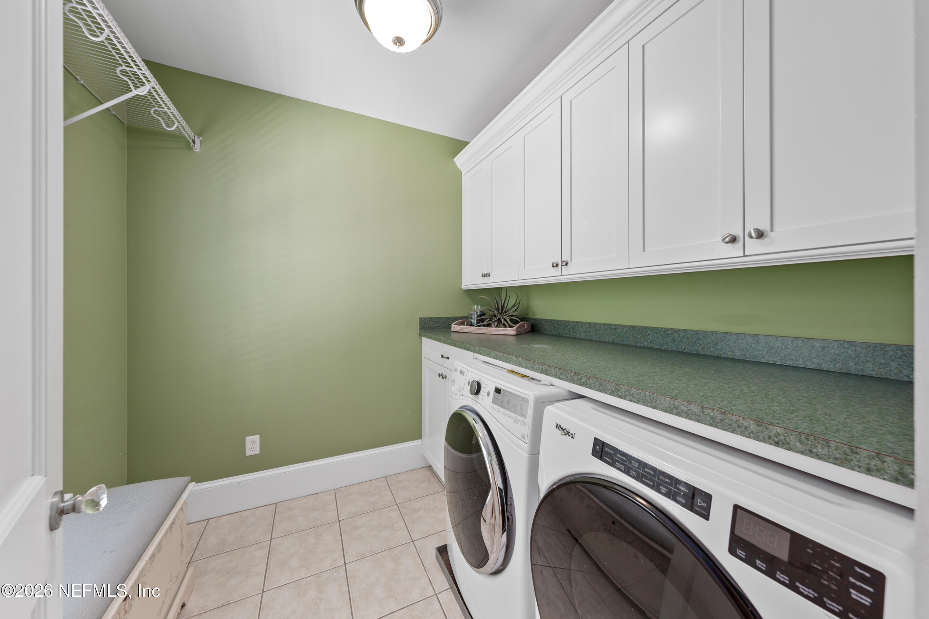 195 S ROSCOE Boulevard