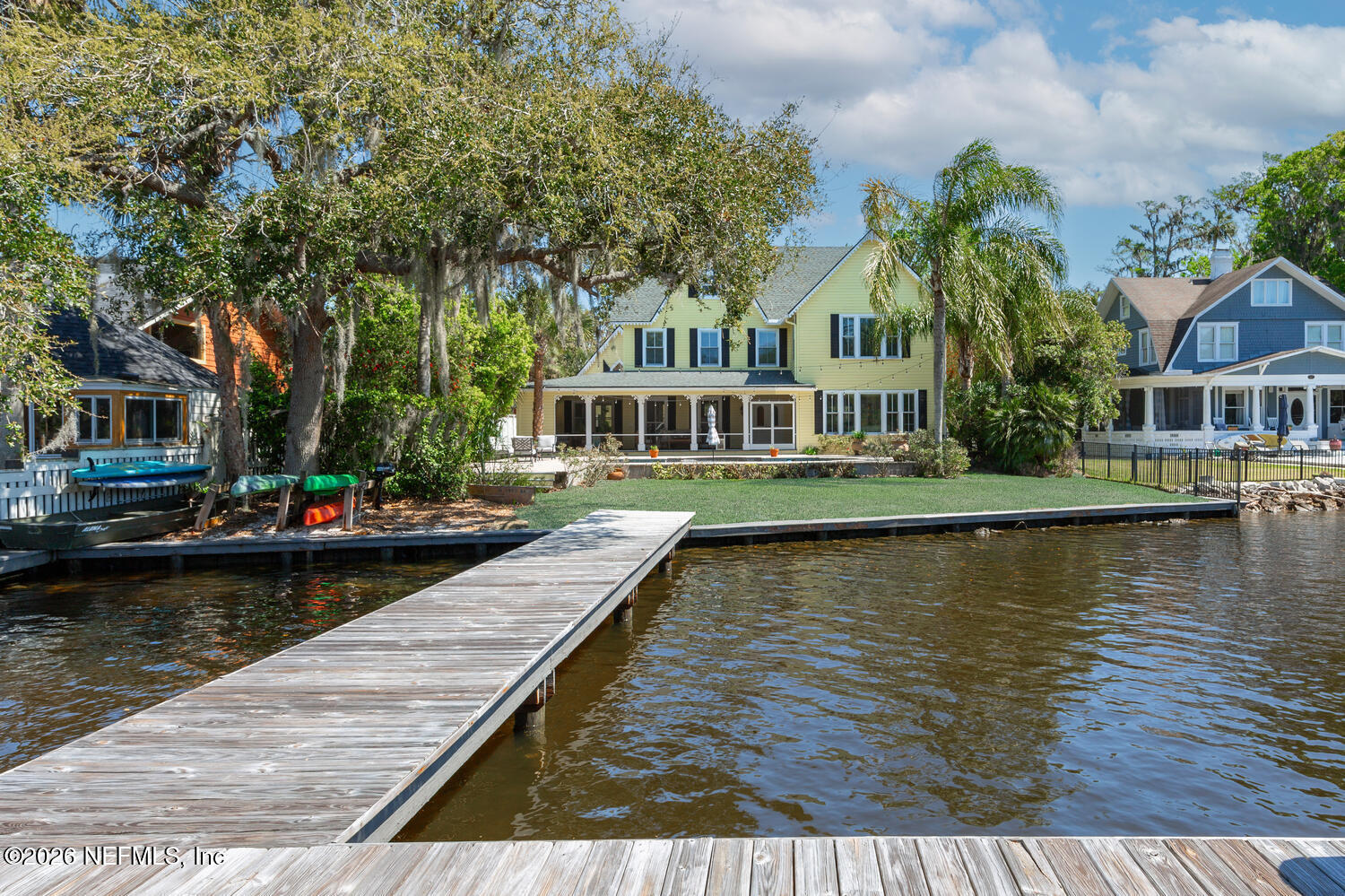 195 S ROSCOE Boulevard