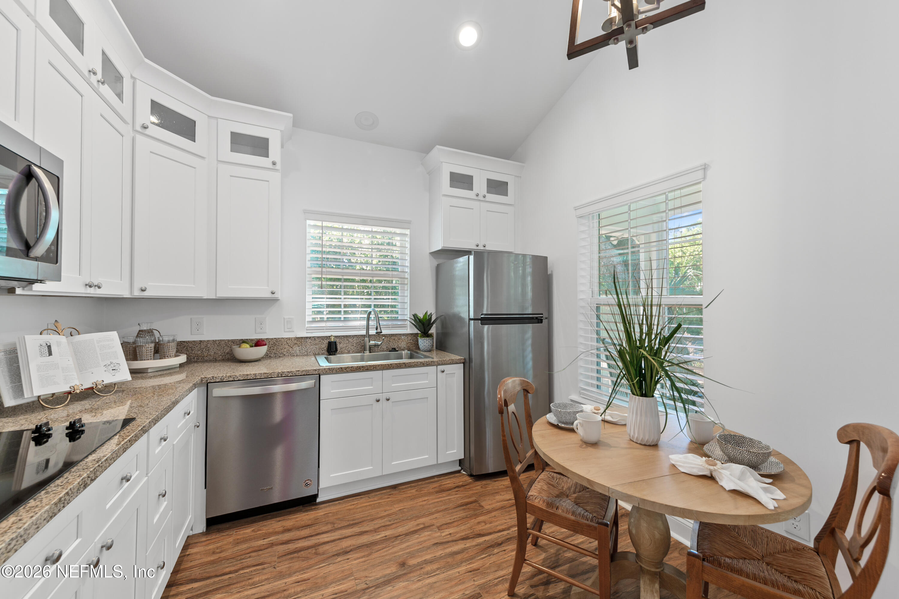 195 S ROSCOE Boulevard