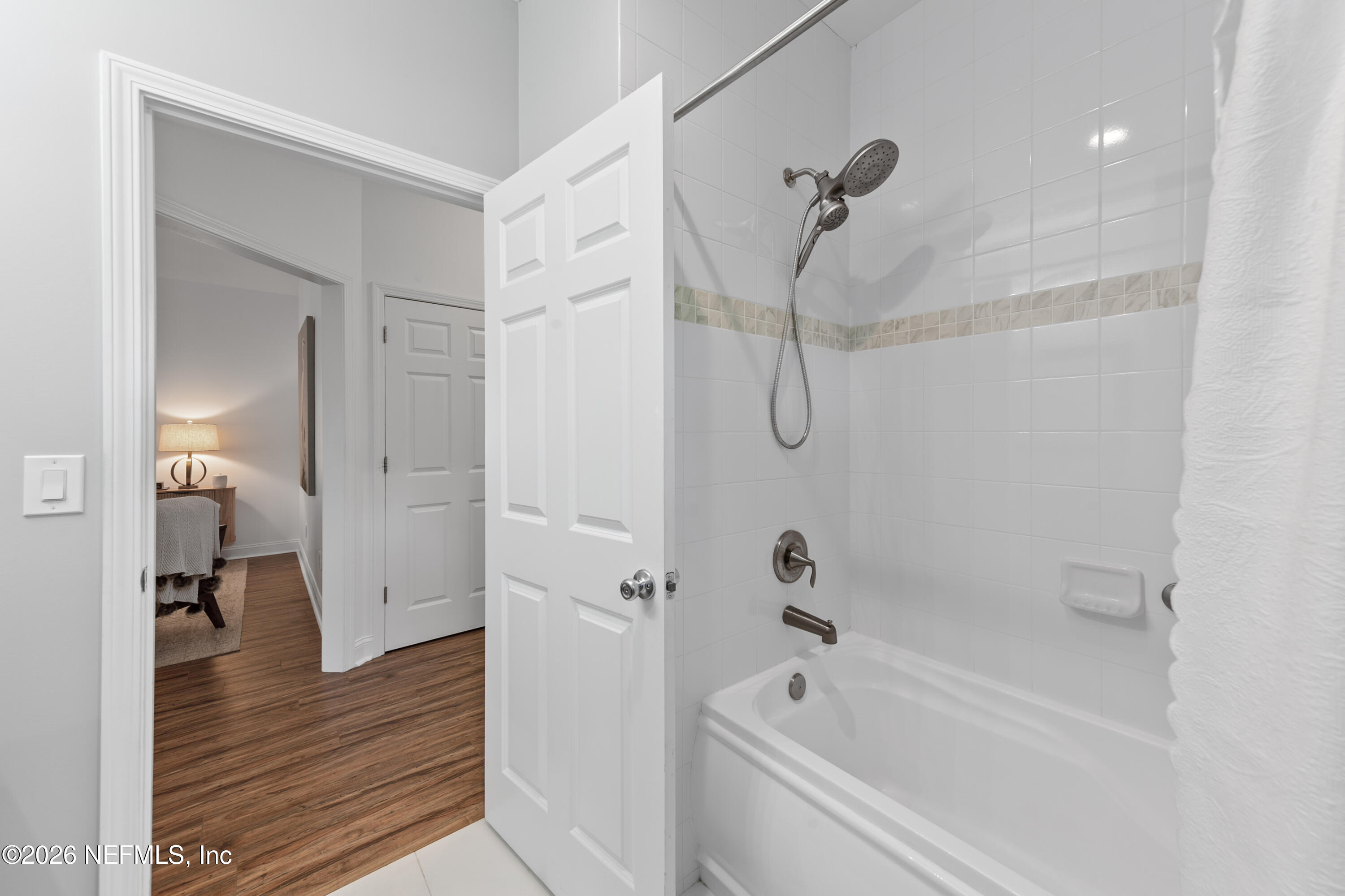 195 S ROSCOE Boulevard