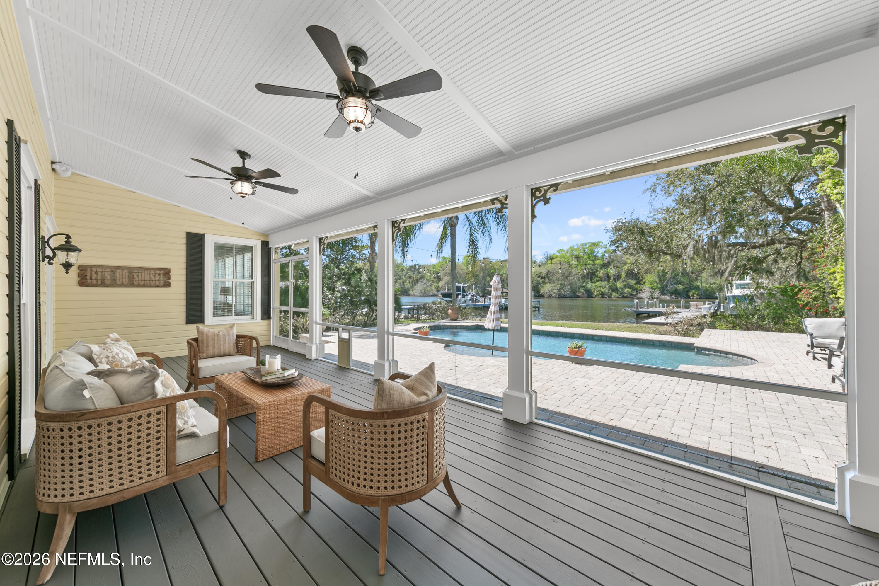 195 S ROSCOE Boulevard