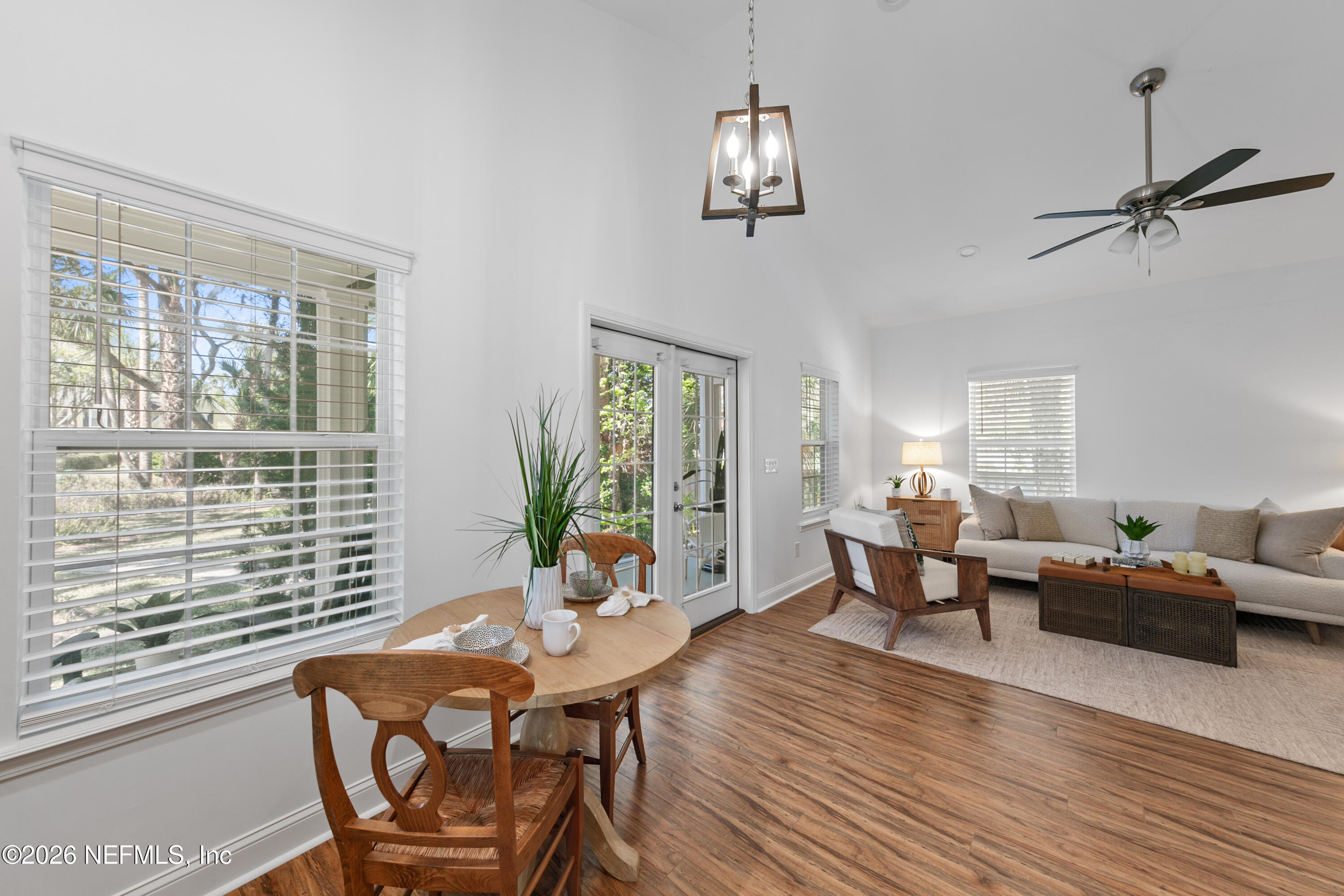 195 S ROSCOE Boulevard