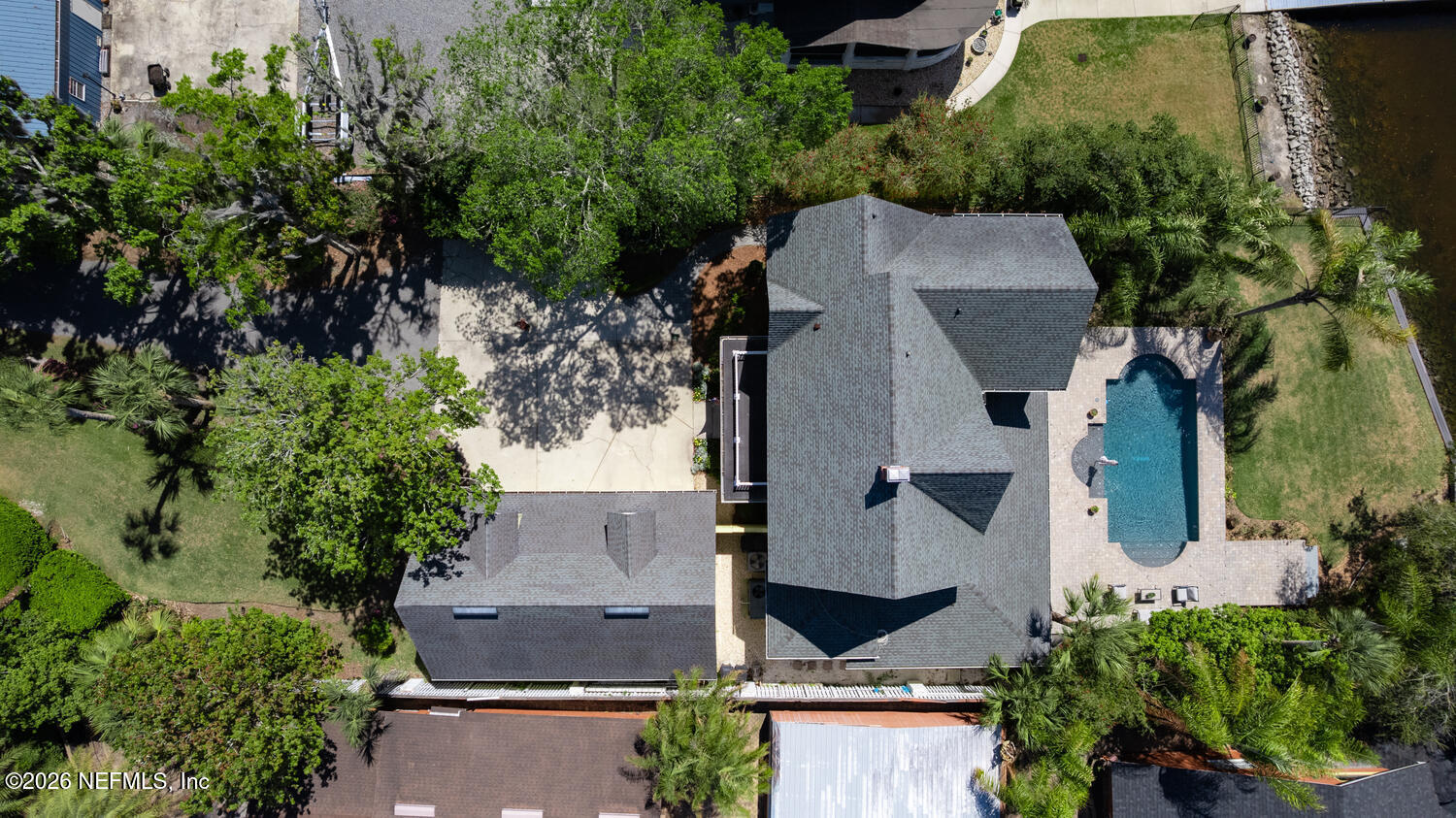 195 S ROSCOE Boulevard