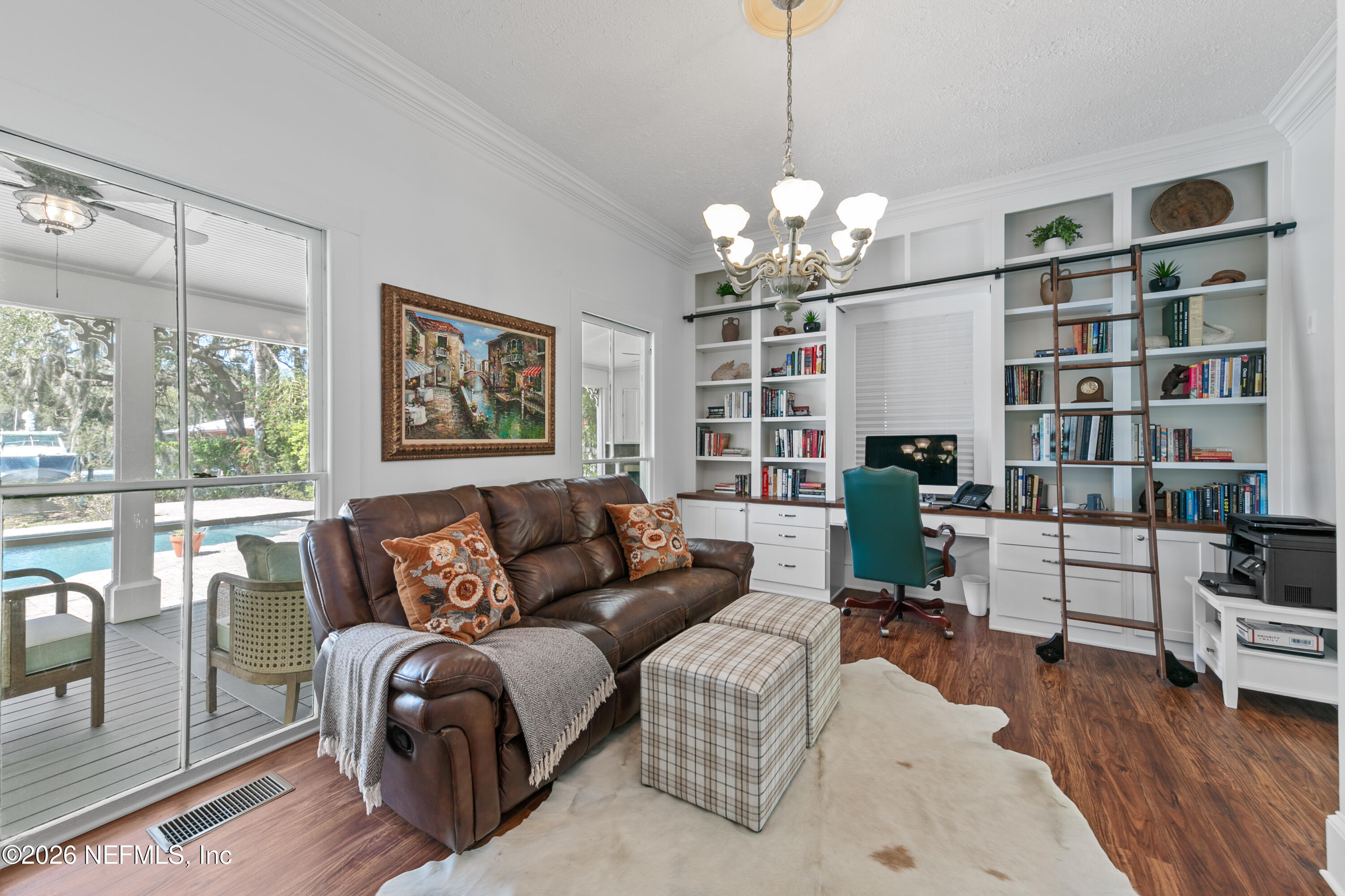 195 S ROSCOE Boulevard