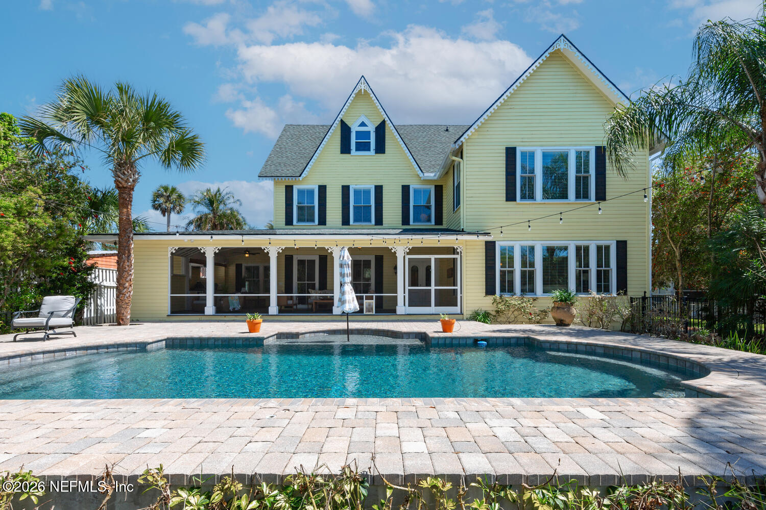 195 S ROSCOE Boulevard