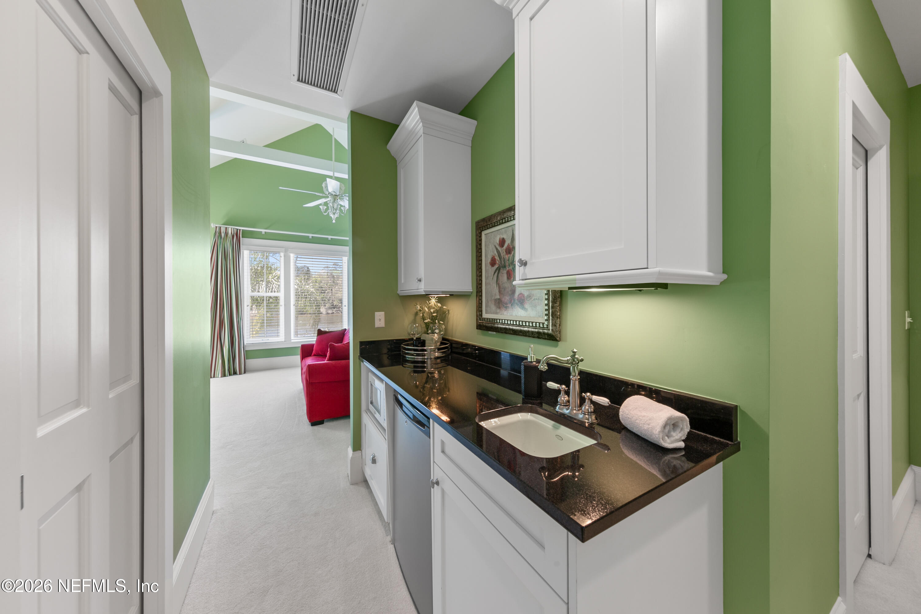 195 S ROSCOE Boulevard