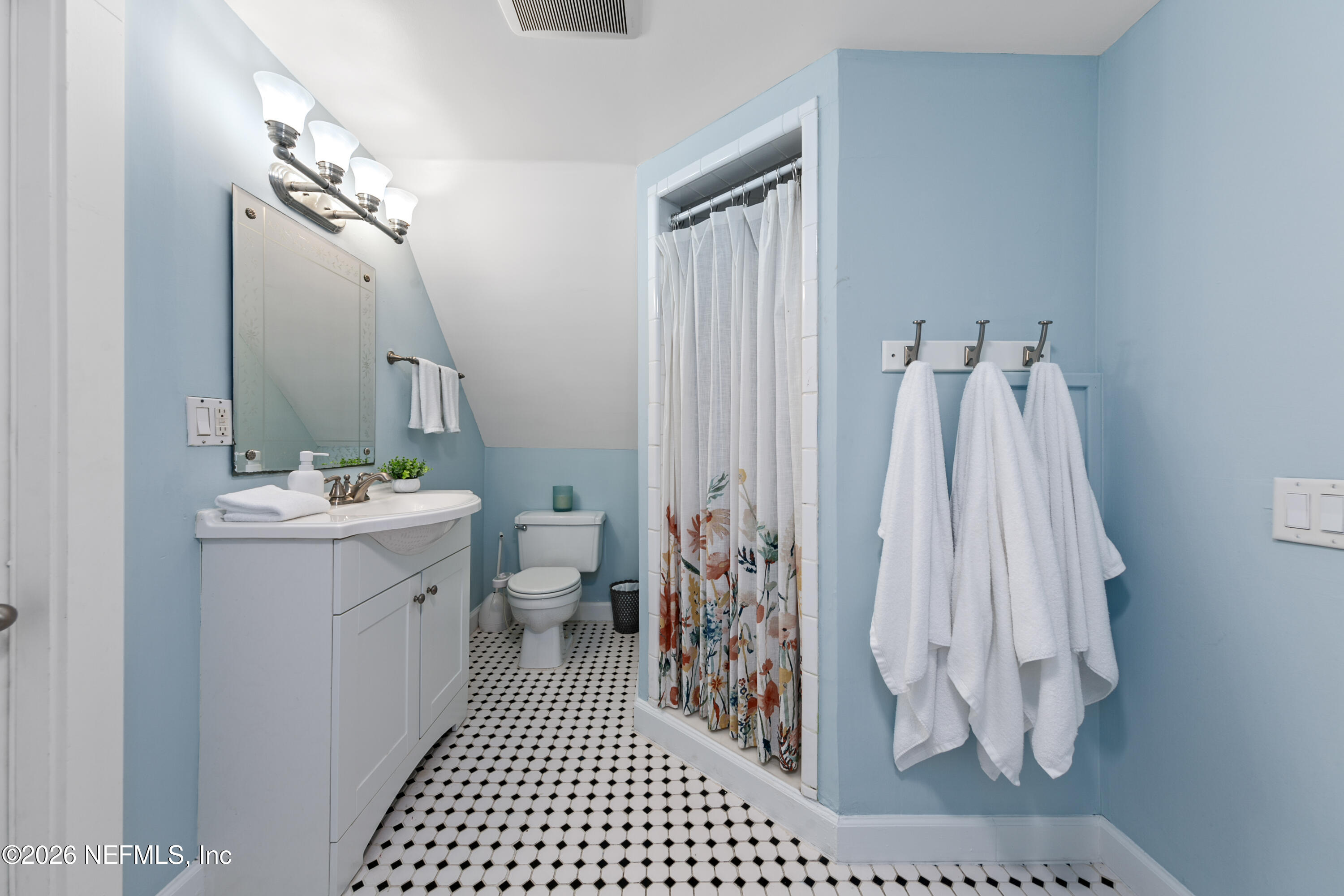 195 S ROSCOE Boulevard