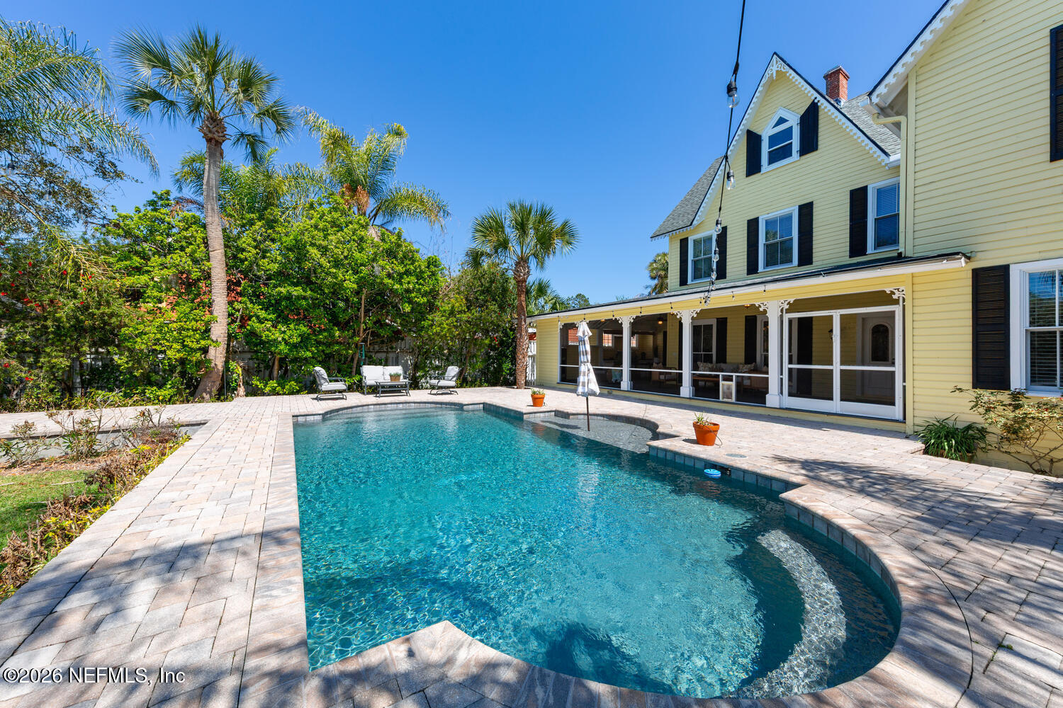 195 S ROSCOE Boulevard