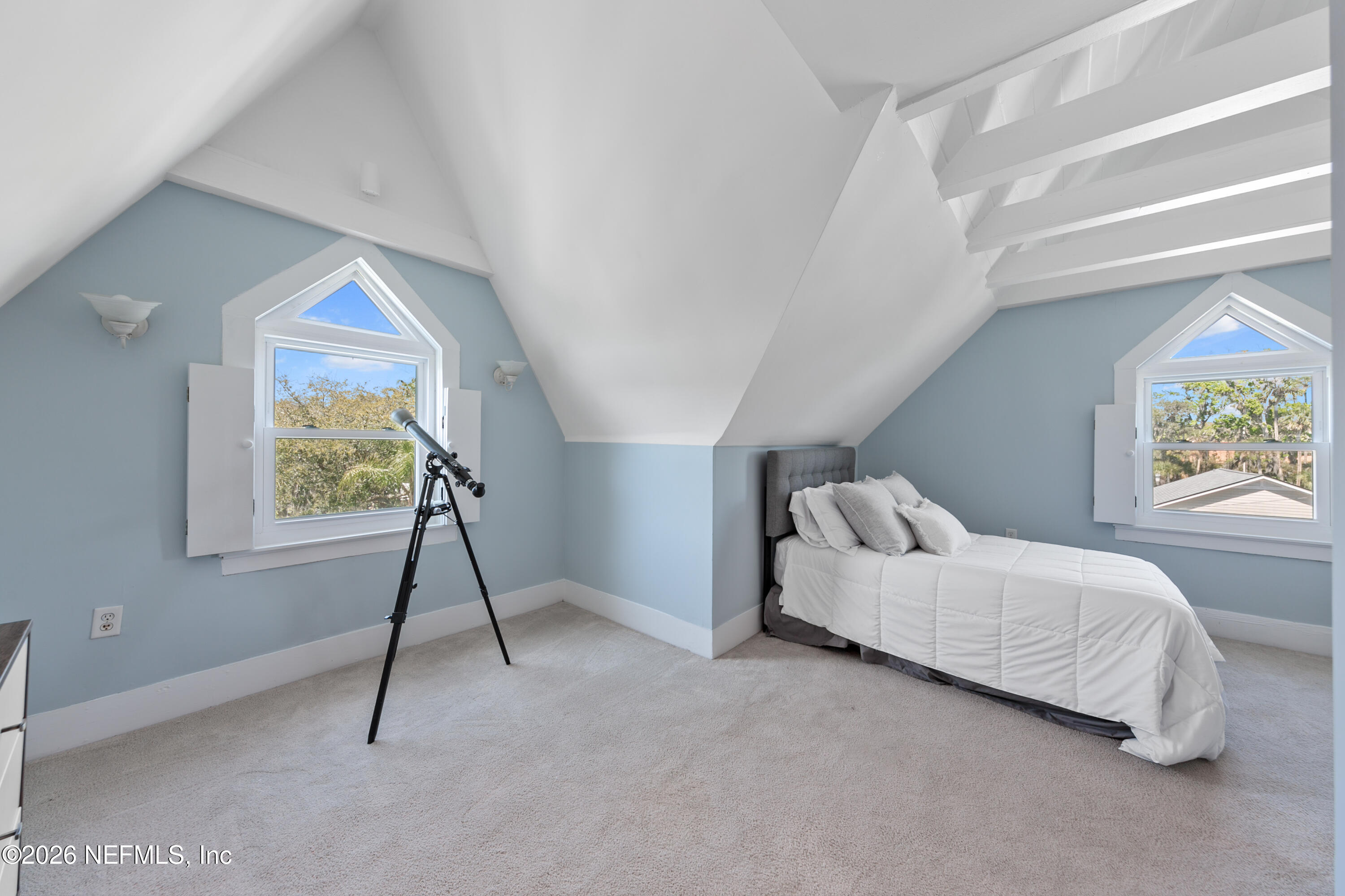 195 S ROSCOE Boulevard