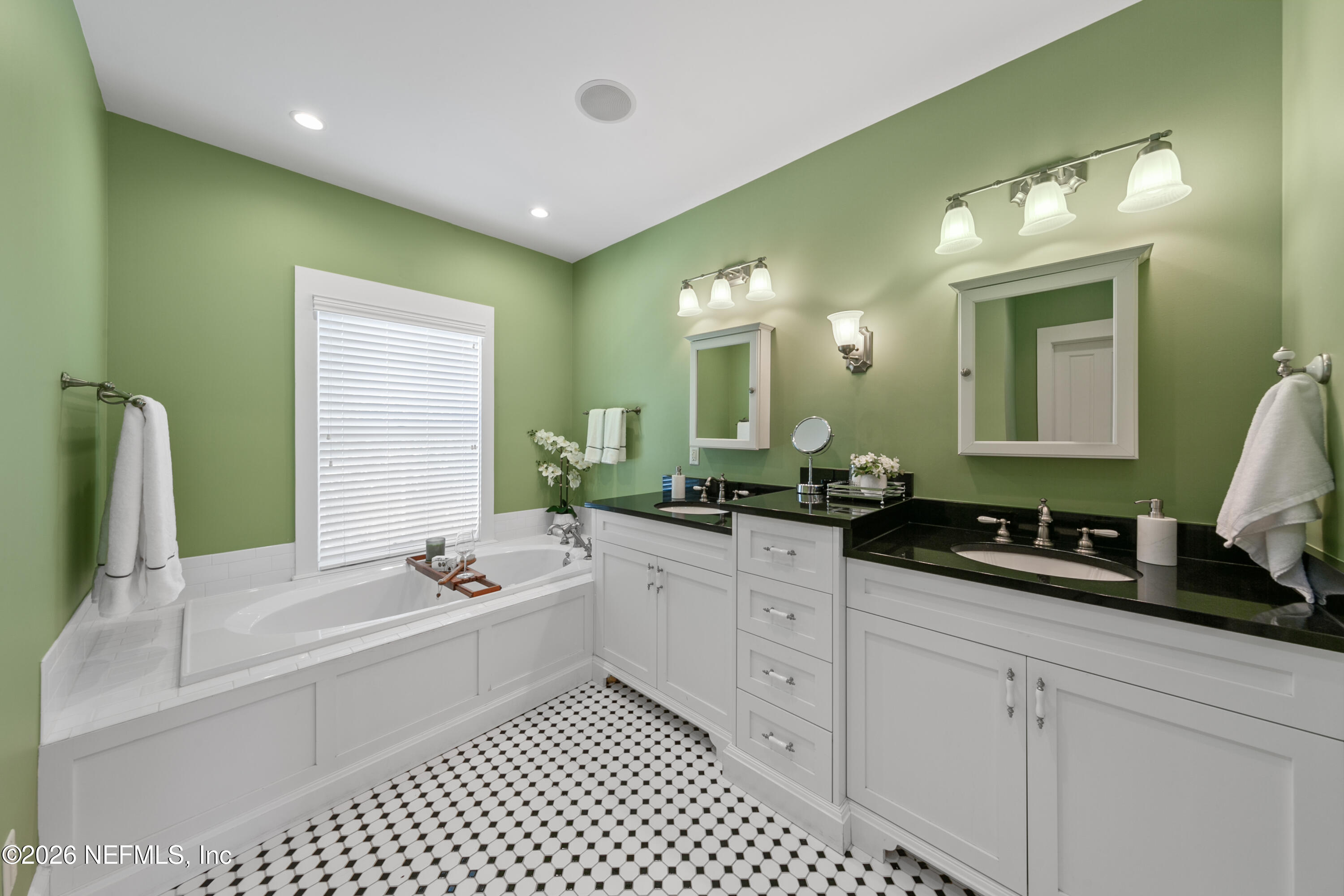 195 S ROSCOE Boulevard