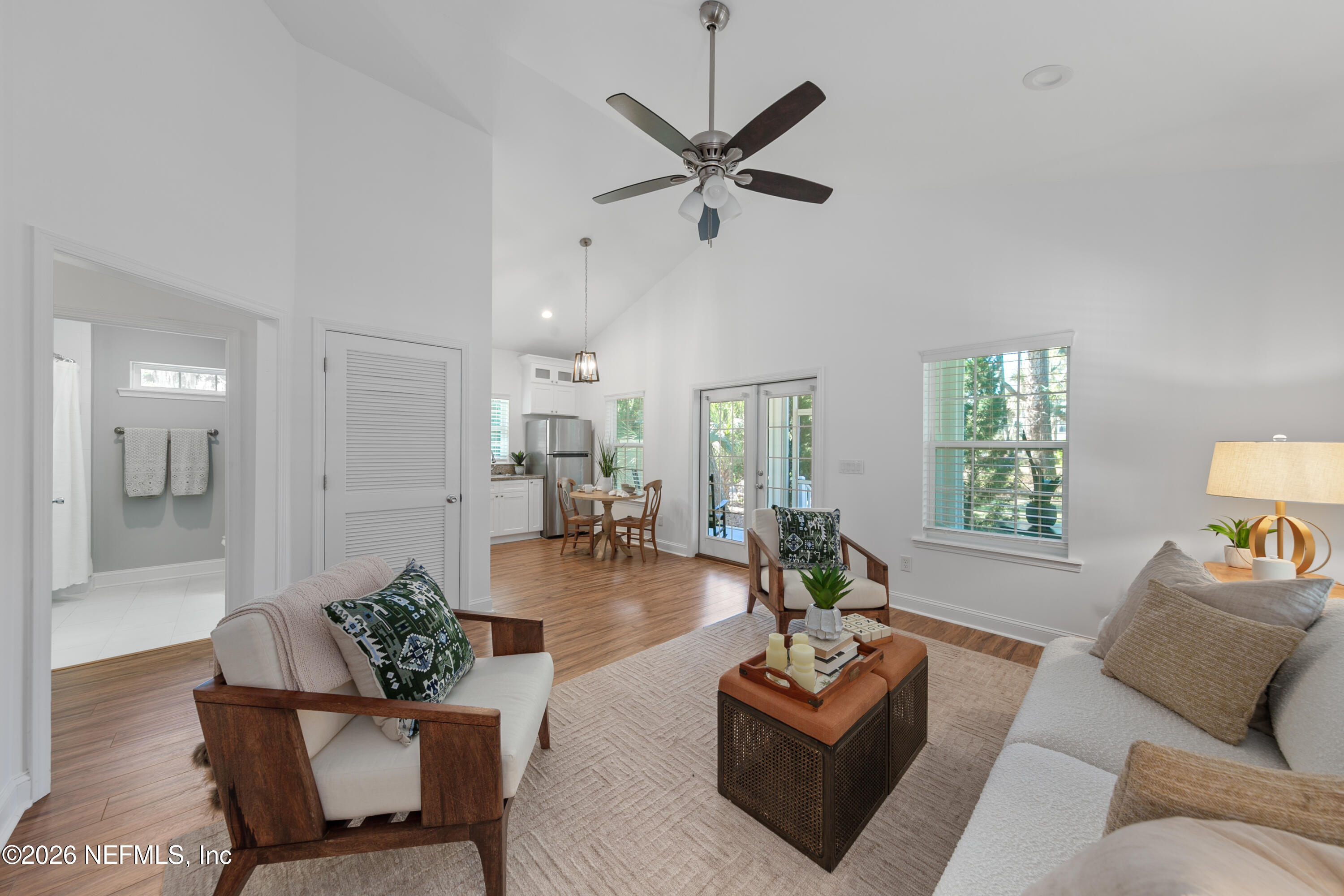 195 S ROSCOE Boulevard