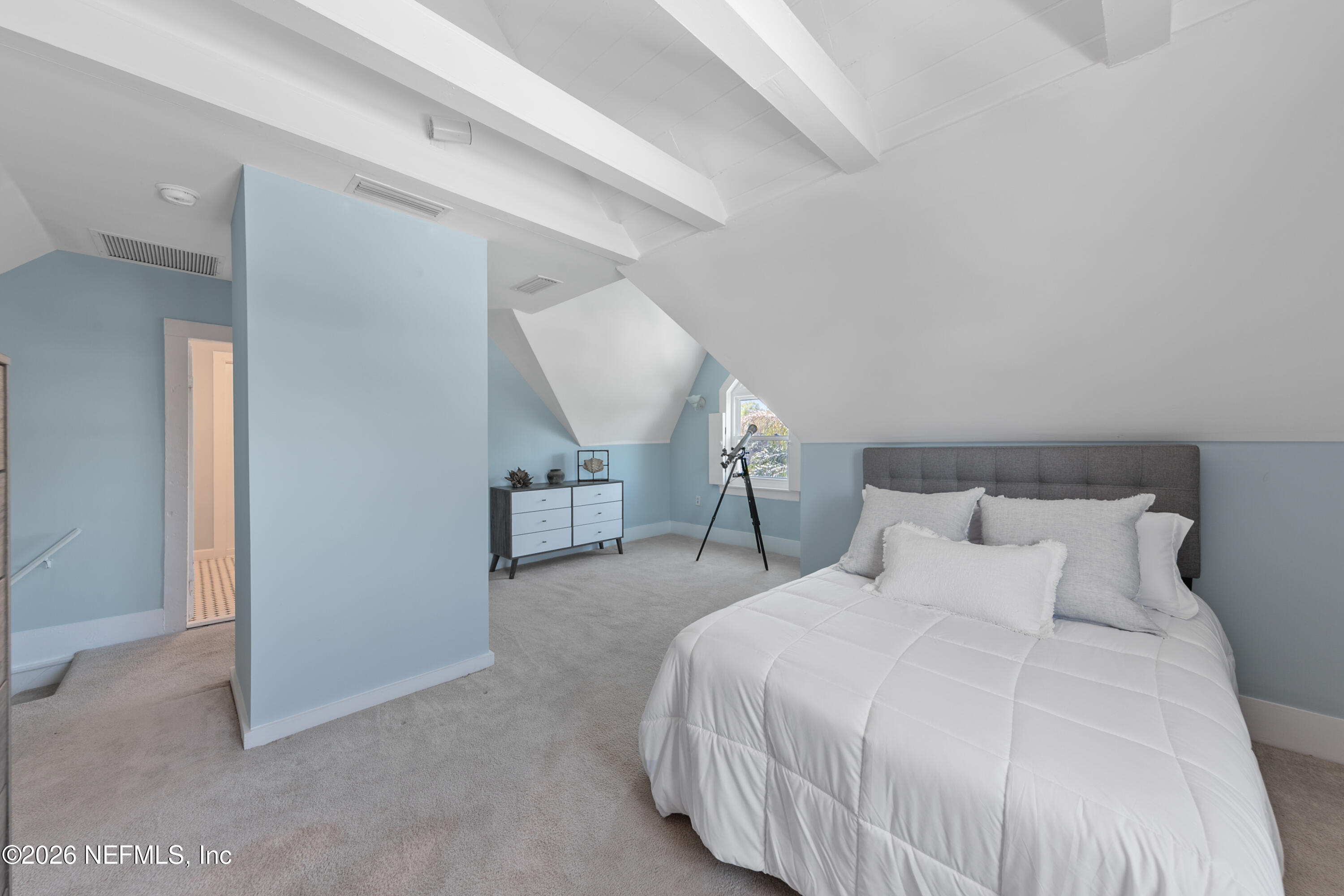 195 S ROSCOE Boulevard