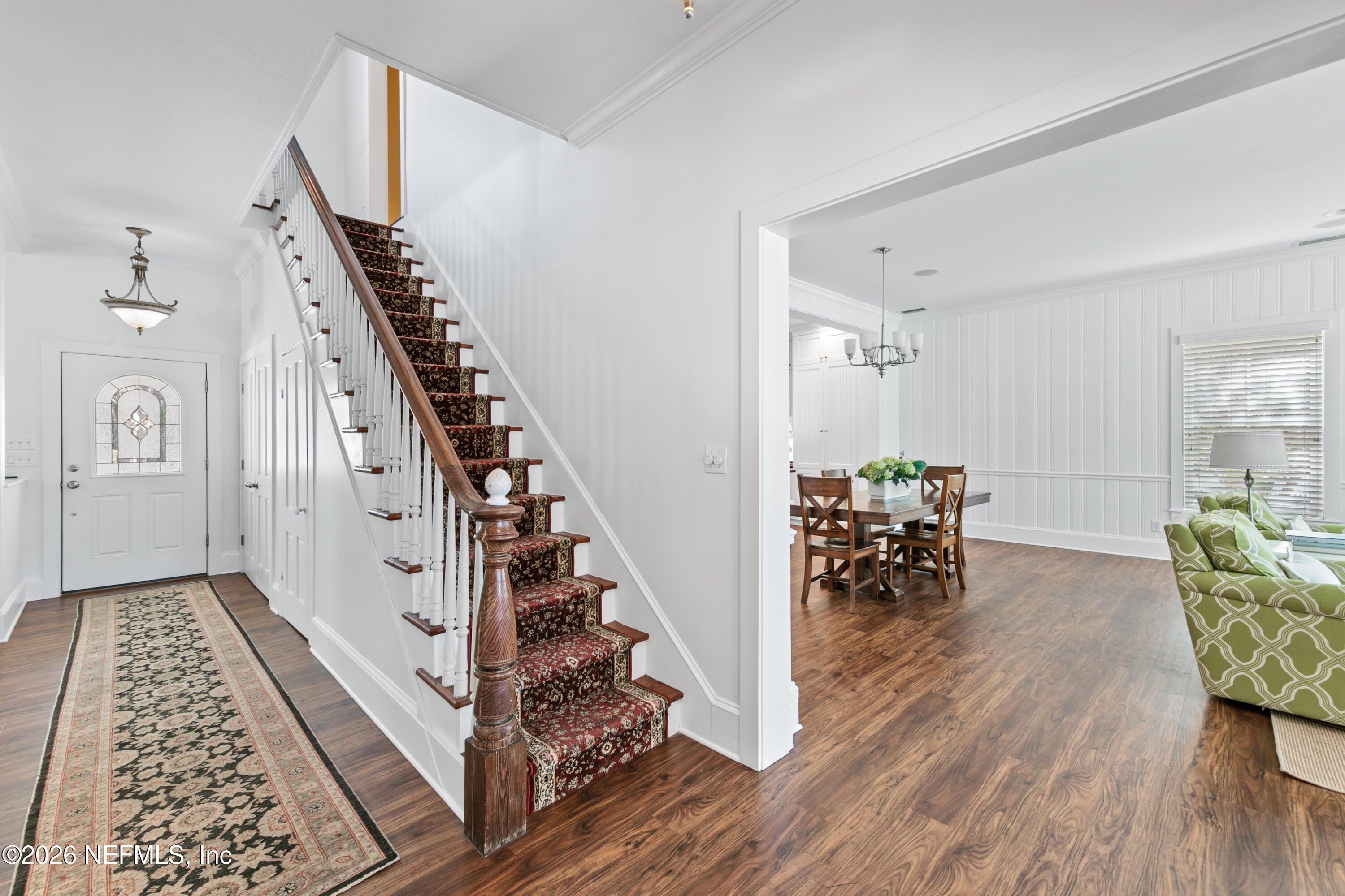 195 S ROSCOE Boulevard