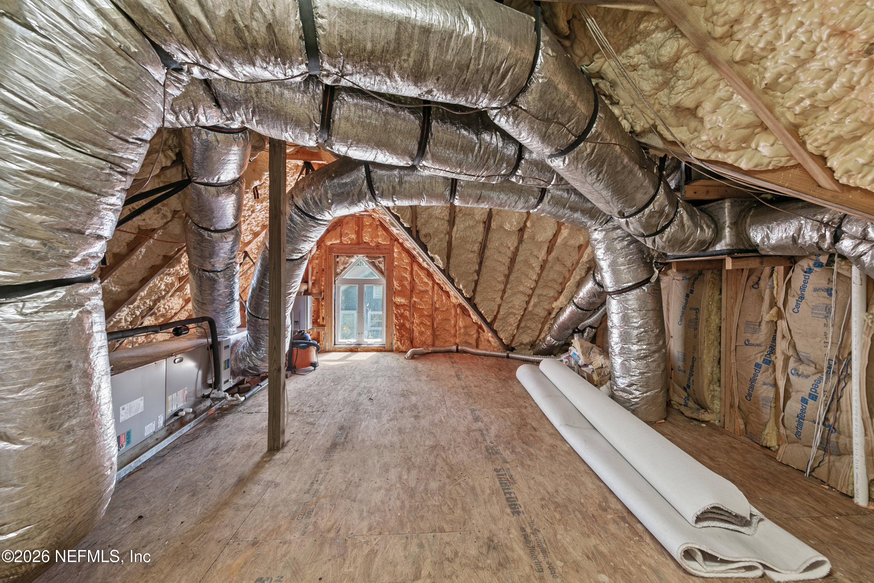 195 S ROSCOE Boulevard