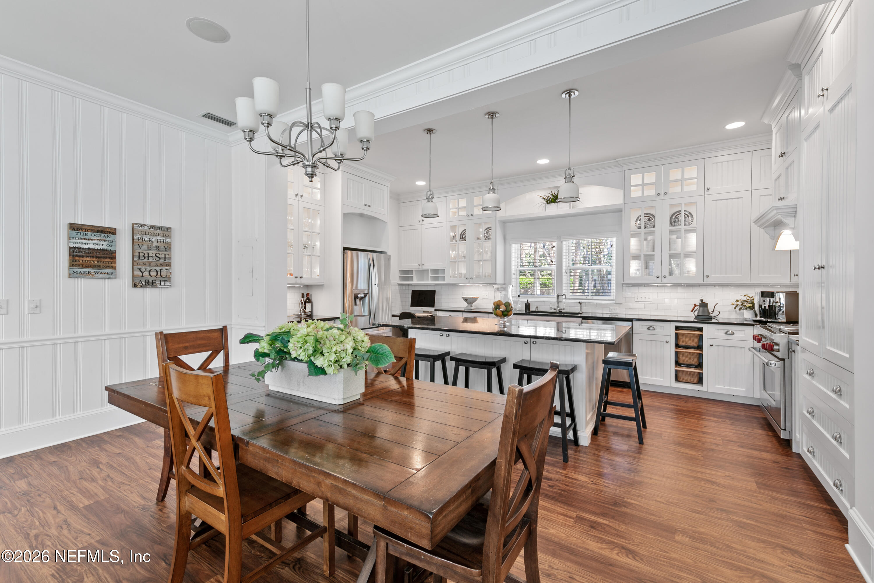 195 S ROSCOE Boulevard